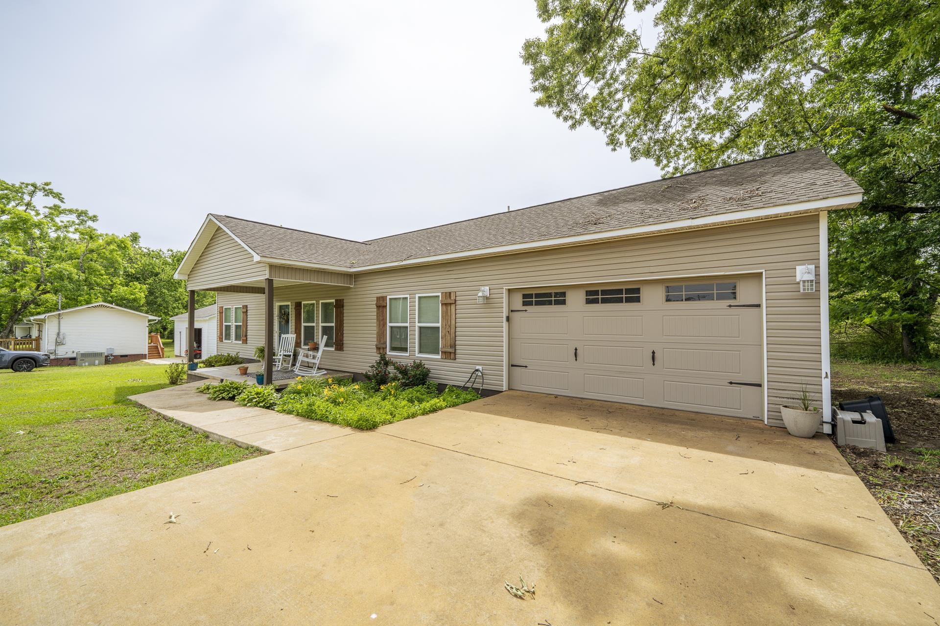 525 Patterson Rd Property Photo 4