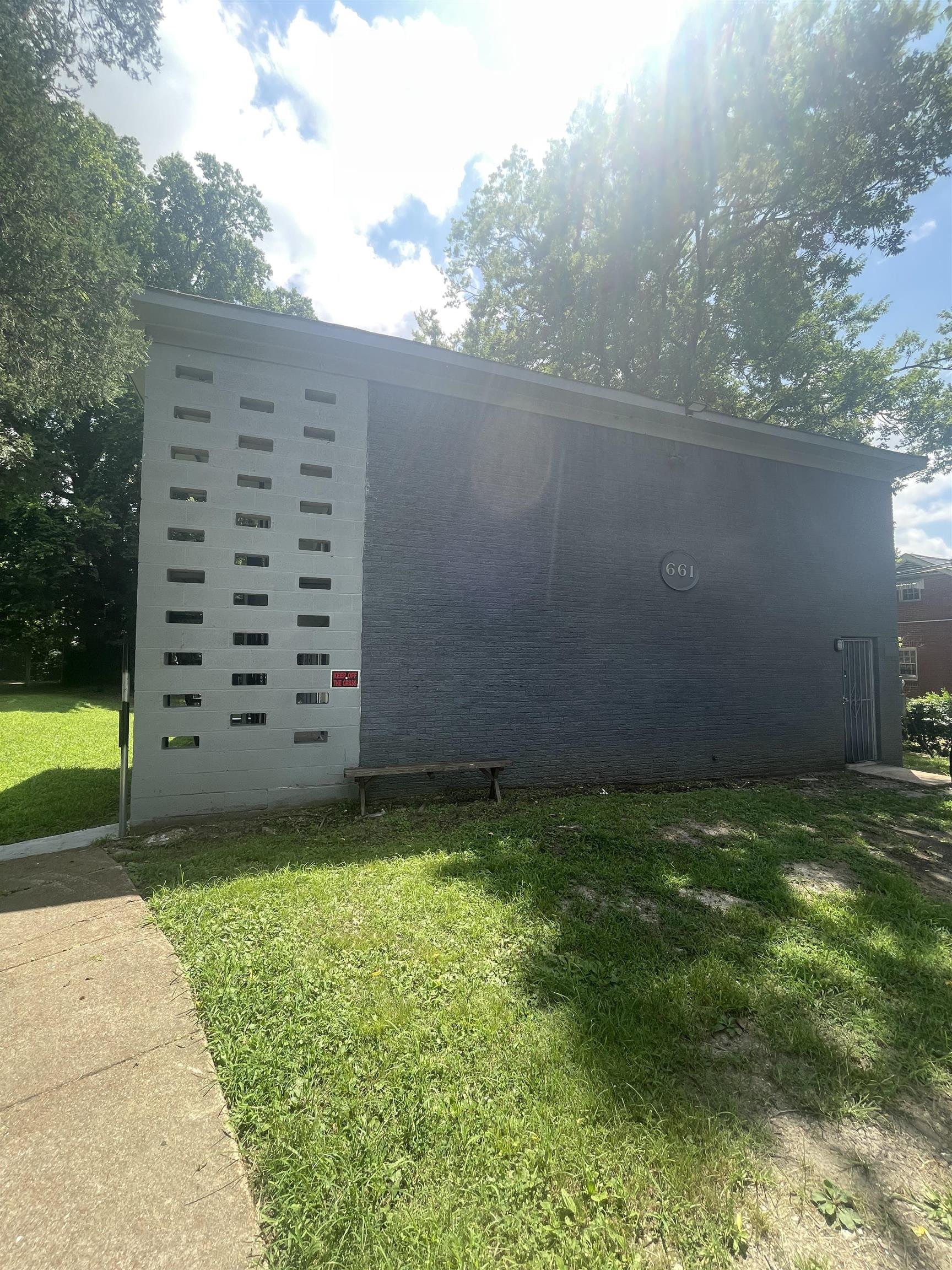 661 St Paul Ave Property Photo 2