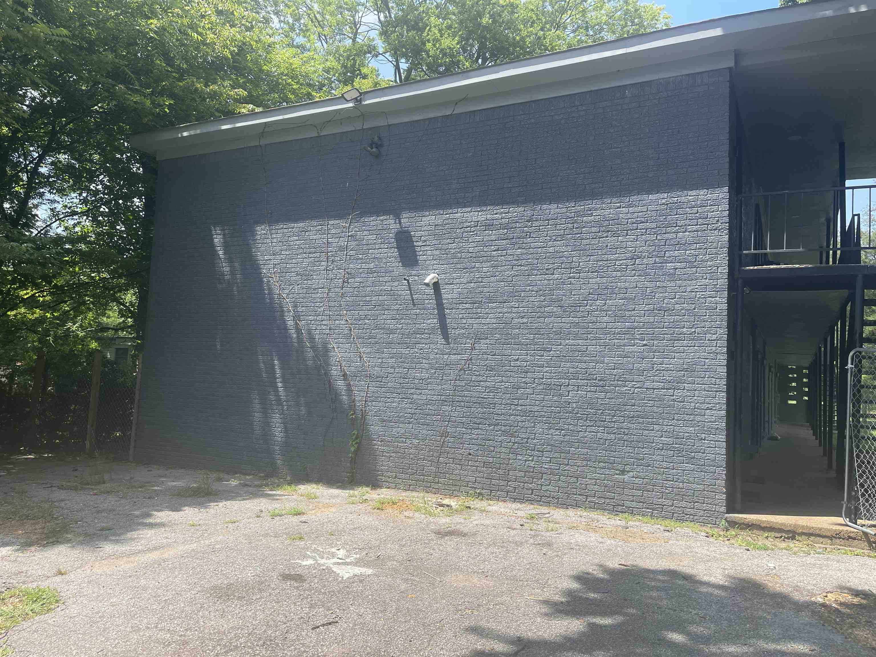 661 St Paul Ave Property Photo 3