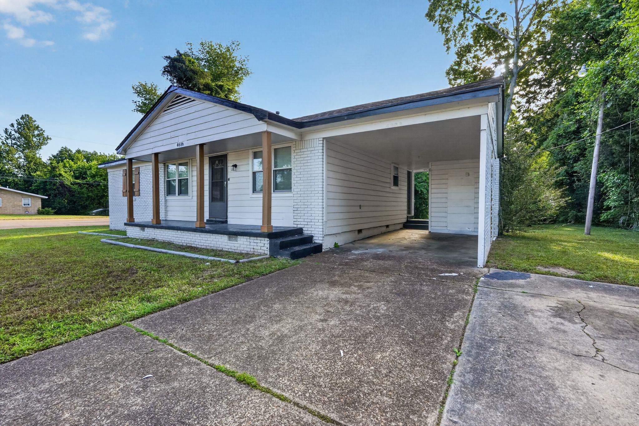 4686 Gill Rd Property Photo 2
