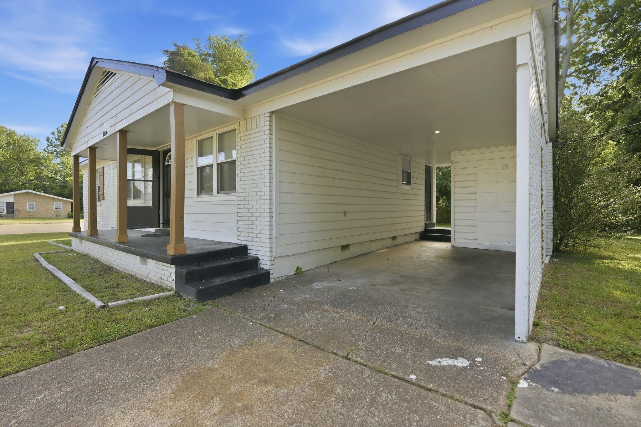 4686 Gill Rd Property Photo 3