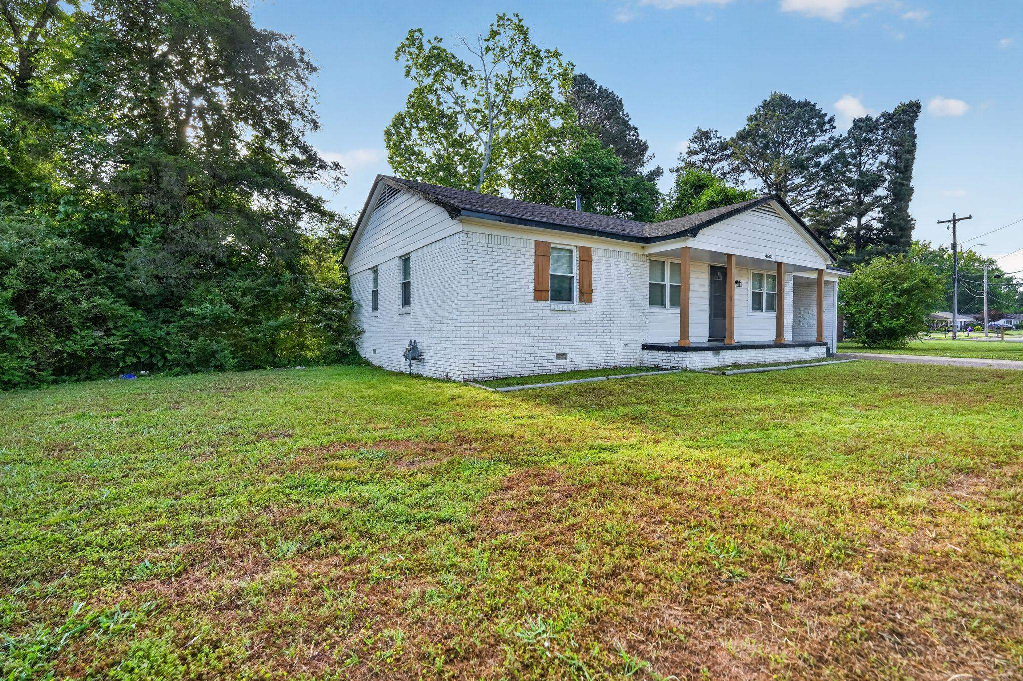 4686 Gill Rd Property Photo 4