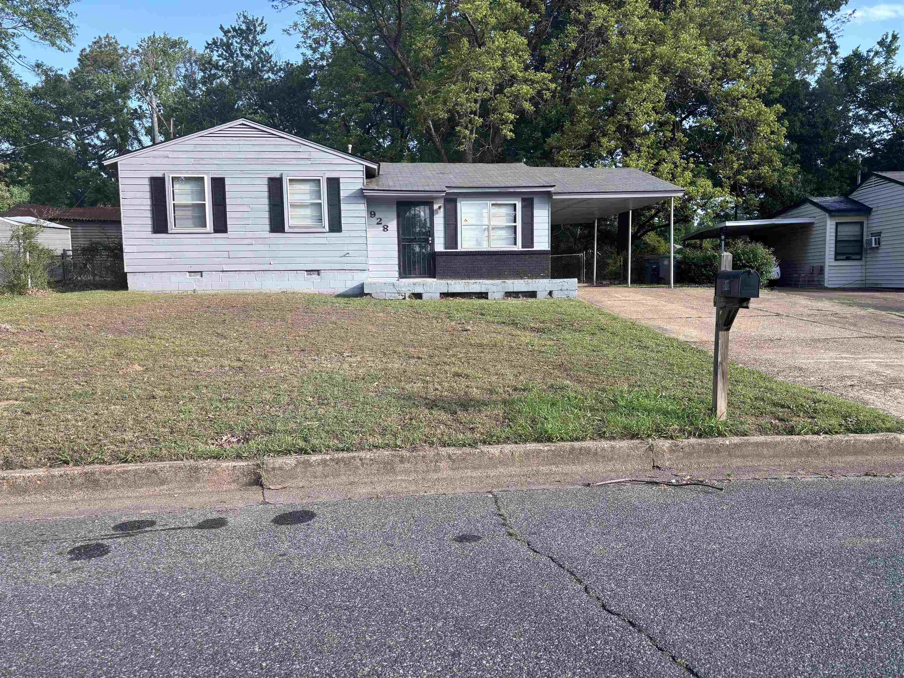 928 Leacrest Ave Property Photo 1