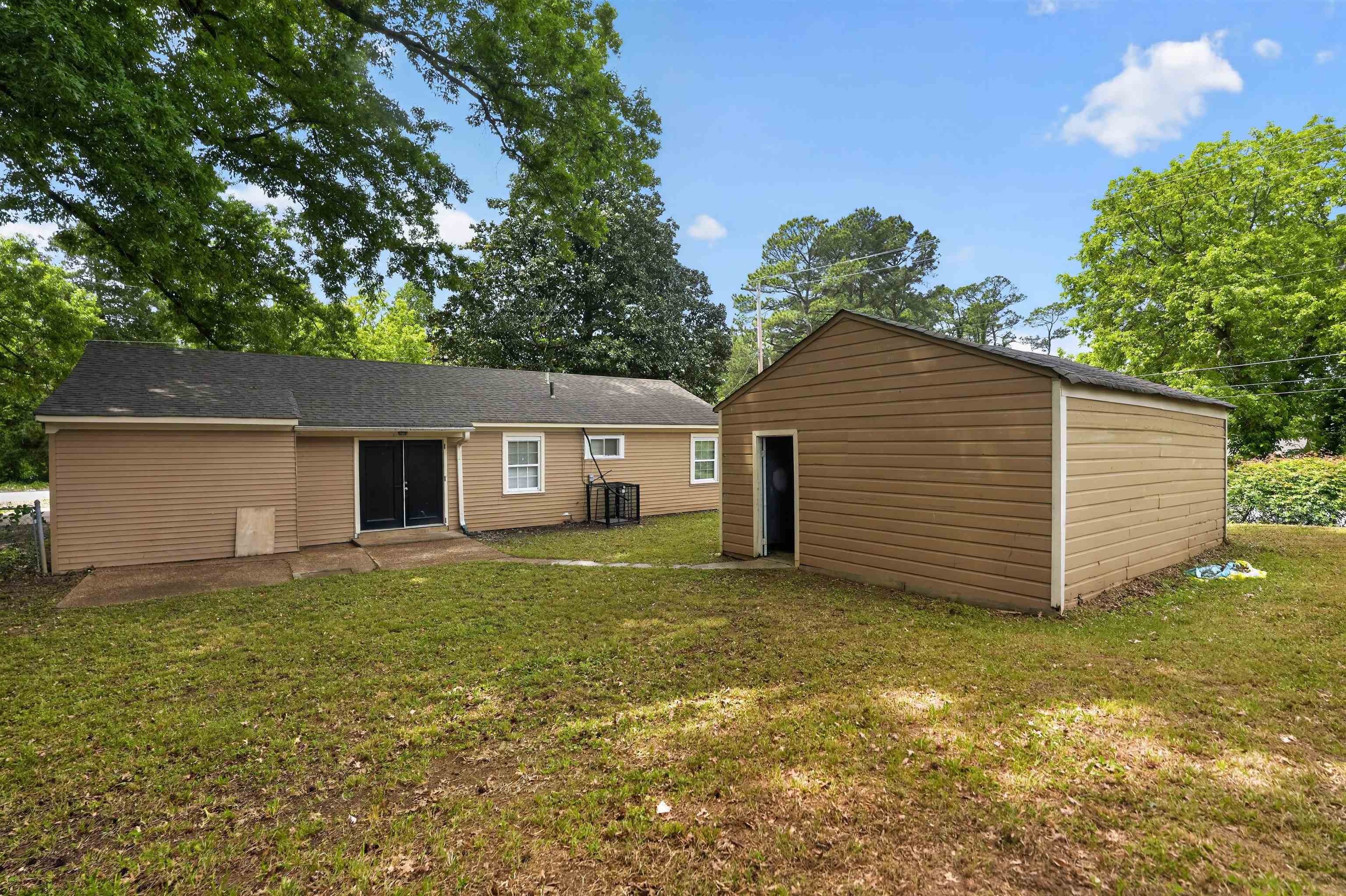 2328 Millbrook Ave Property Photo 2