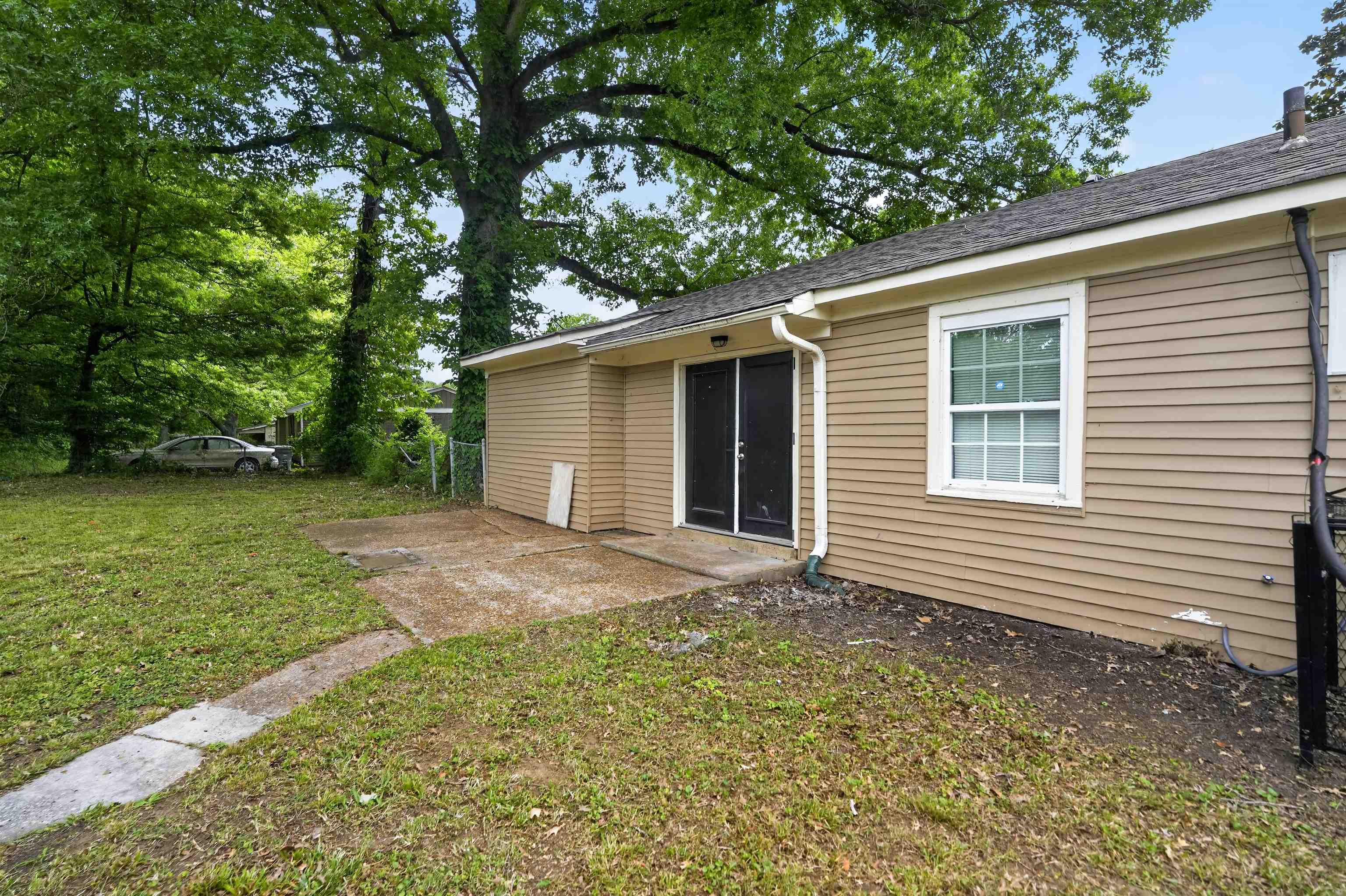 2328 Millbrook Ave Property Photo 5