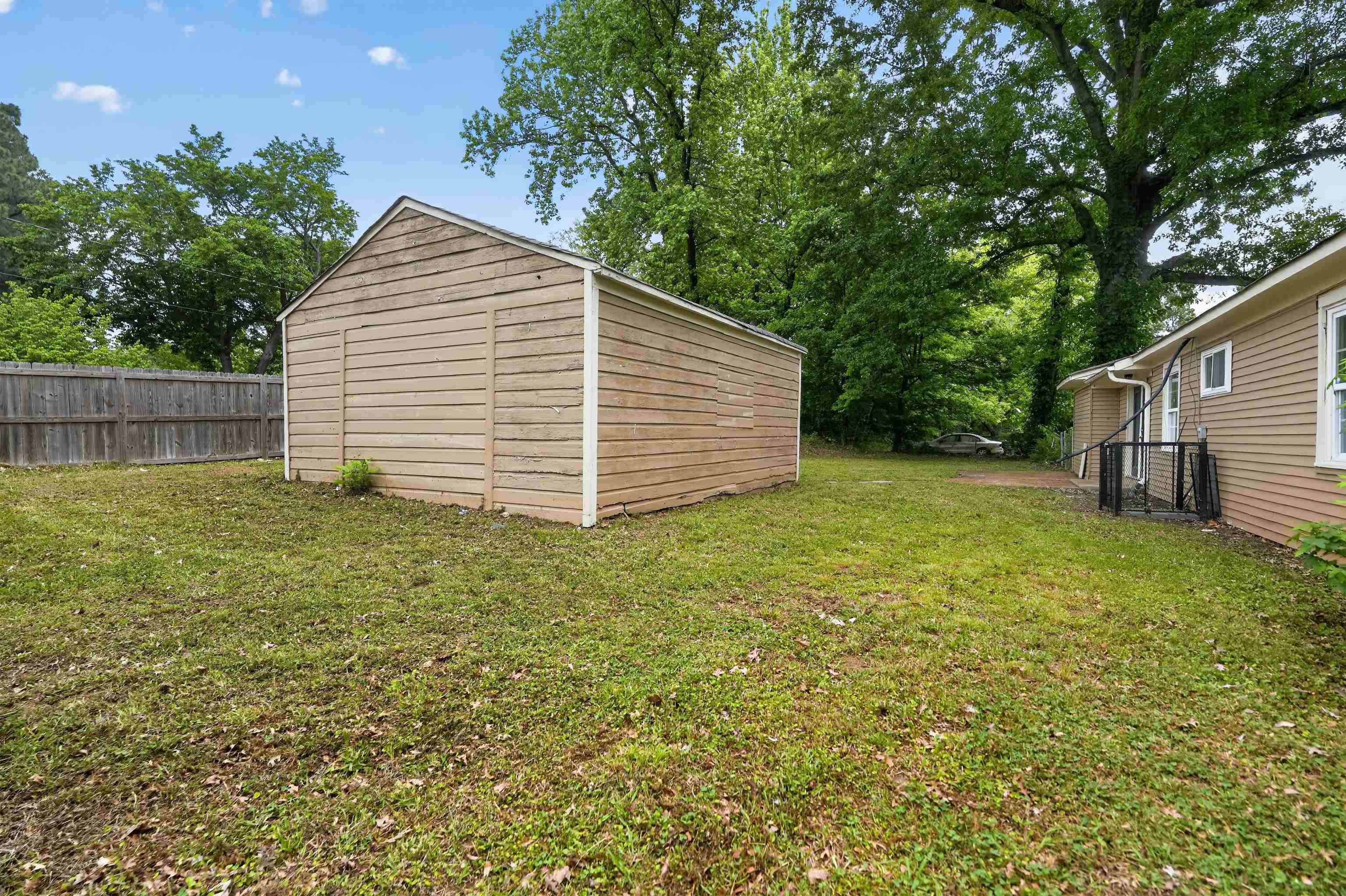 2328 Millbrook Ave Property Photo 6
