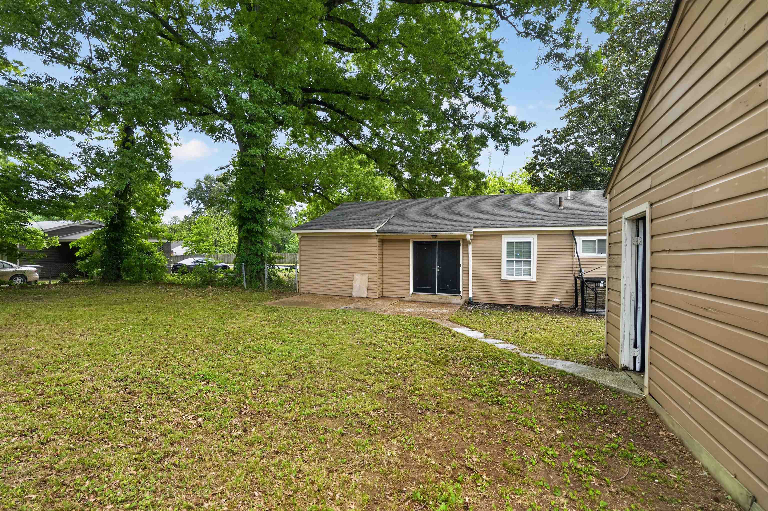 2328 Millbrook Ave Property Photo 7