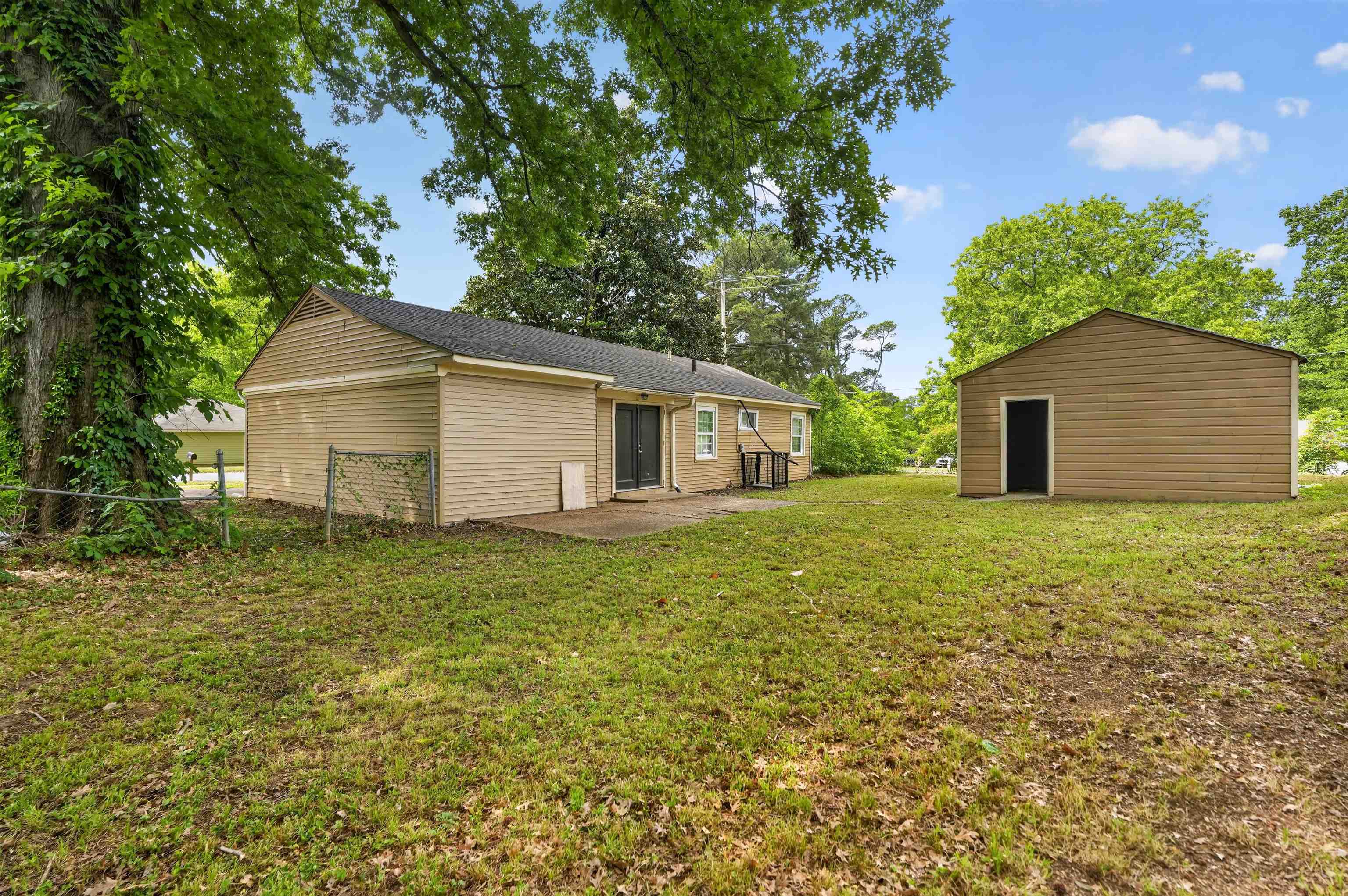 2328 Millbrook Ave Property Photo 8