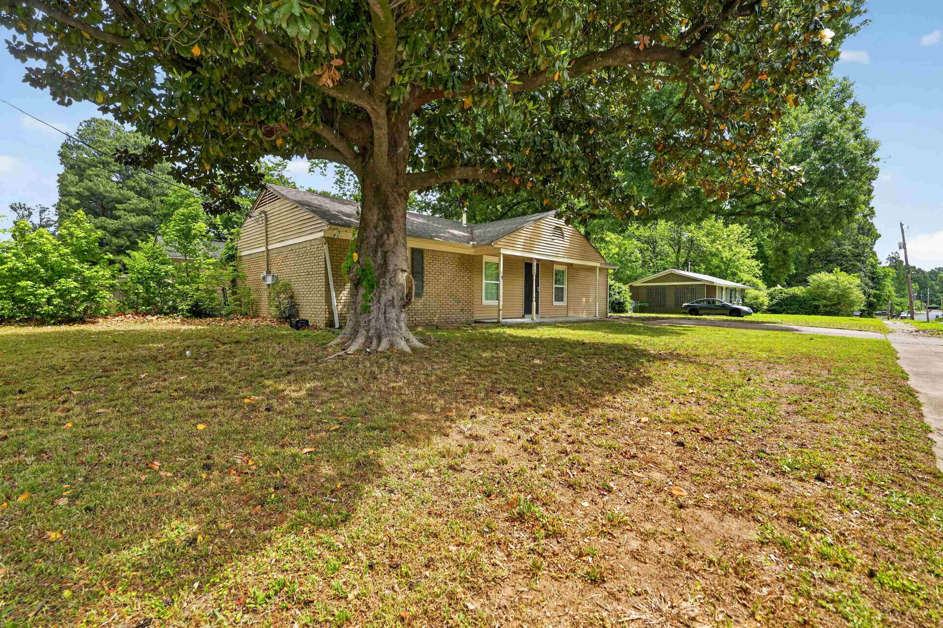 2328 Millbrook Ave Property Photo 9
