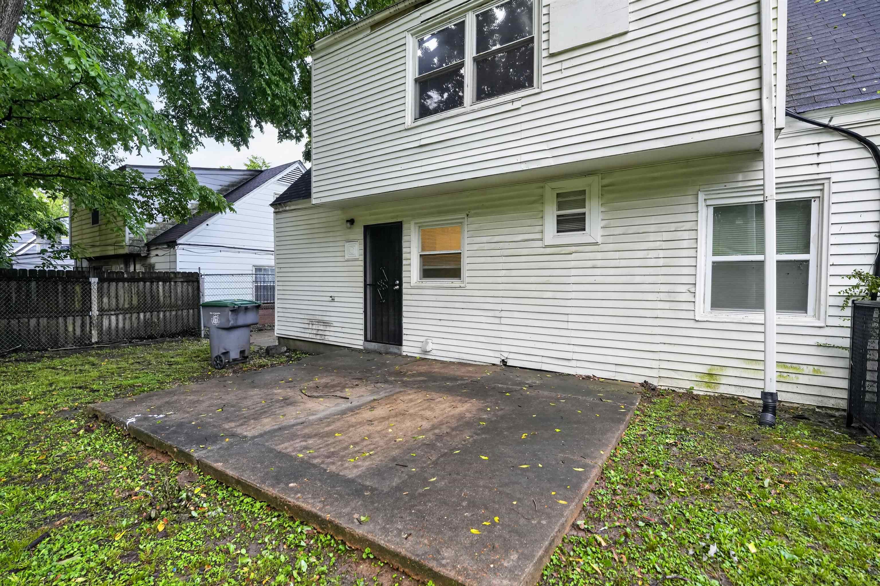 1300 Tyne St Property Photo 4
