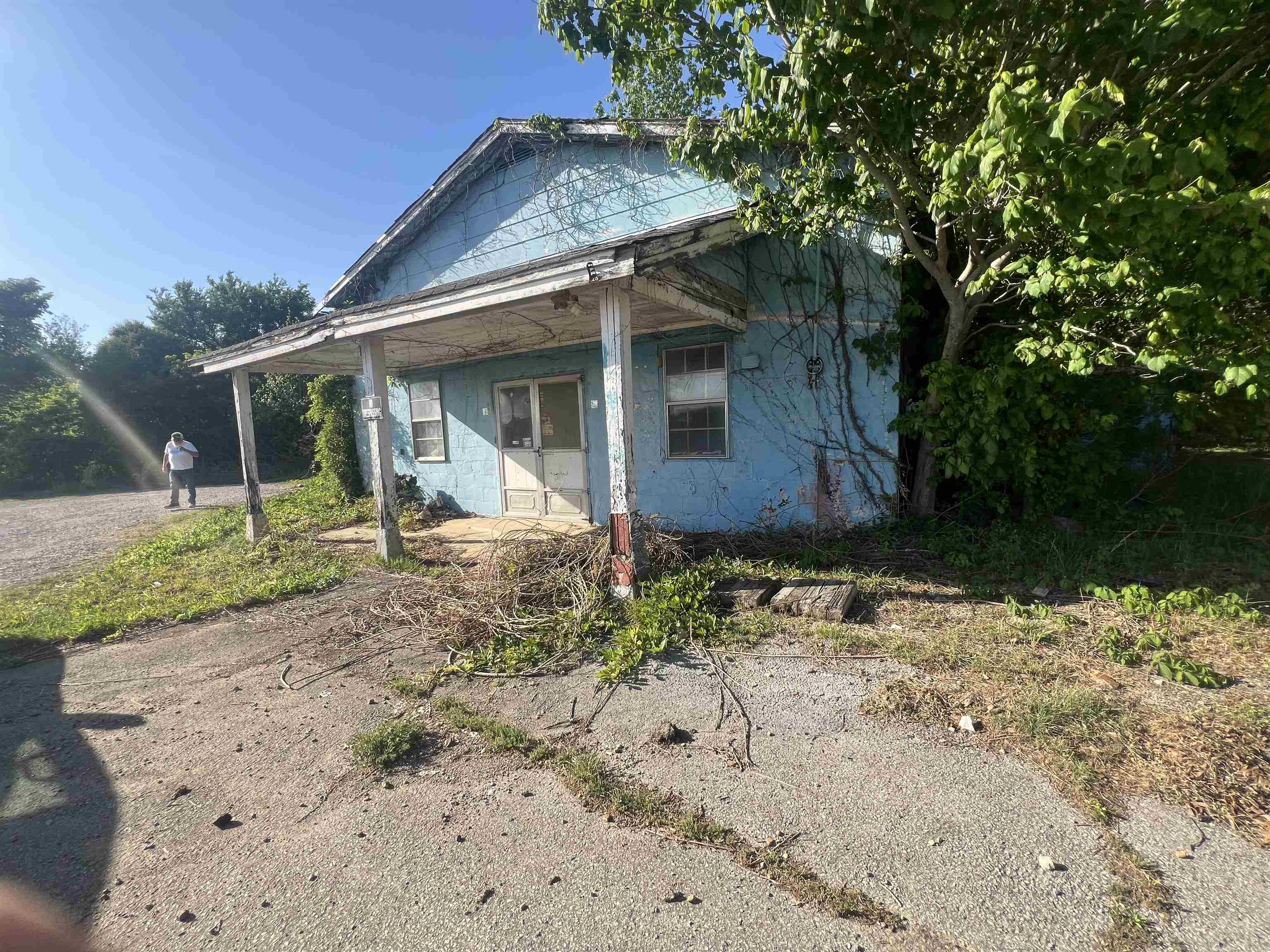 5305 59 Hwy Property Photo 2