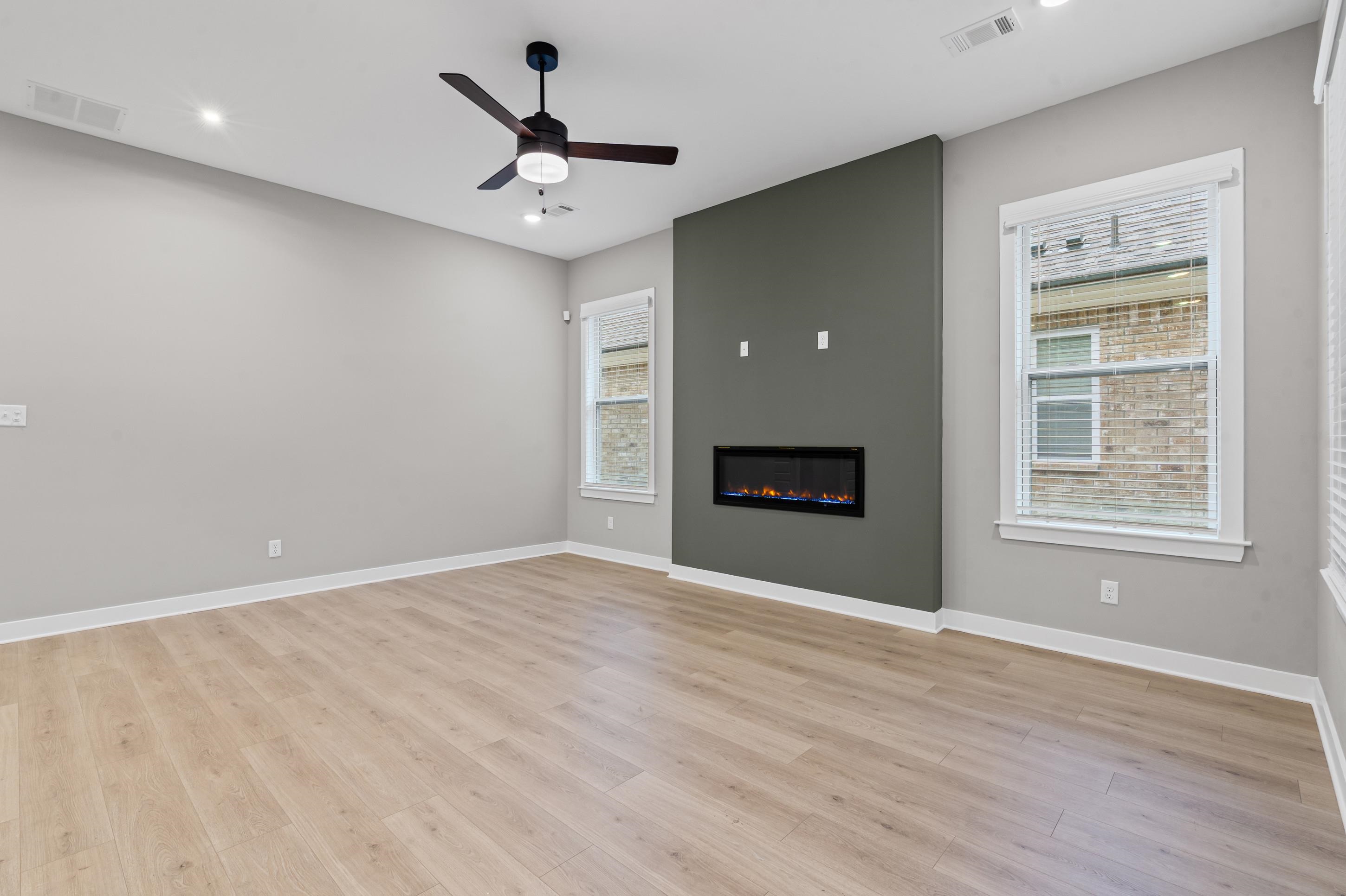 9940 Delphinium Dr N Property Photo 5