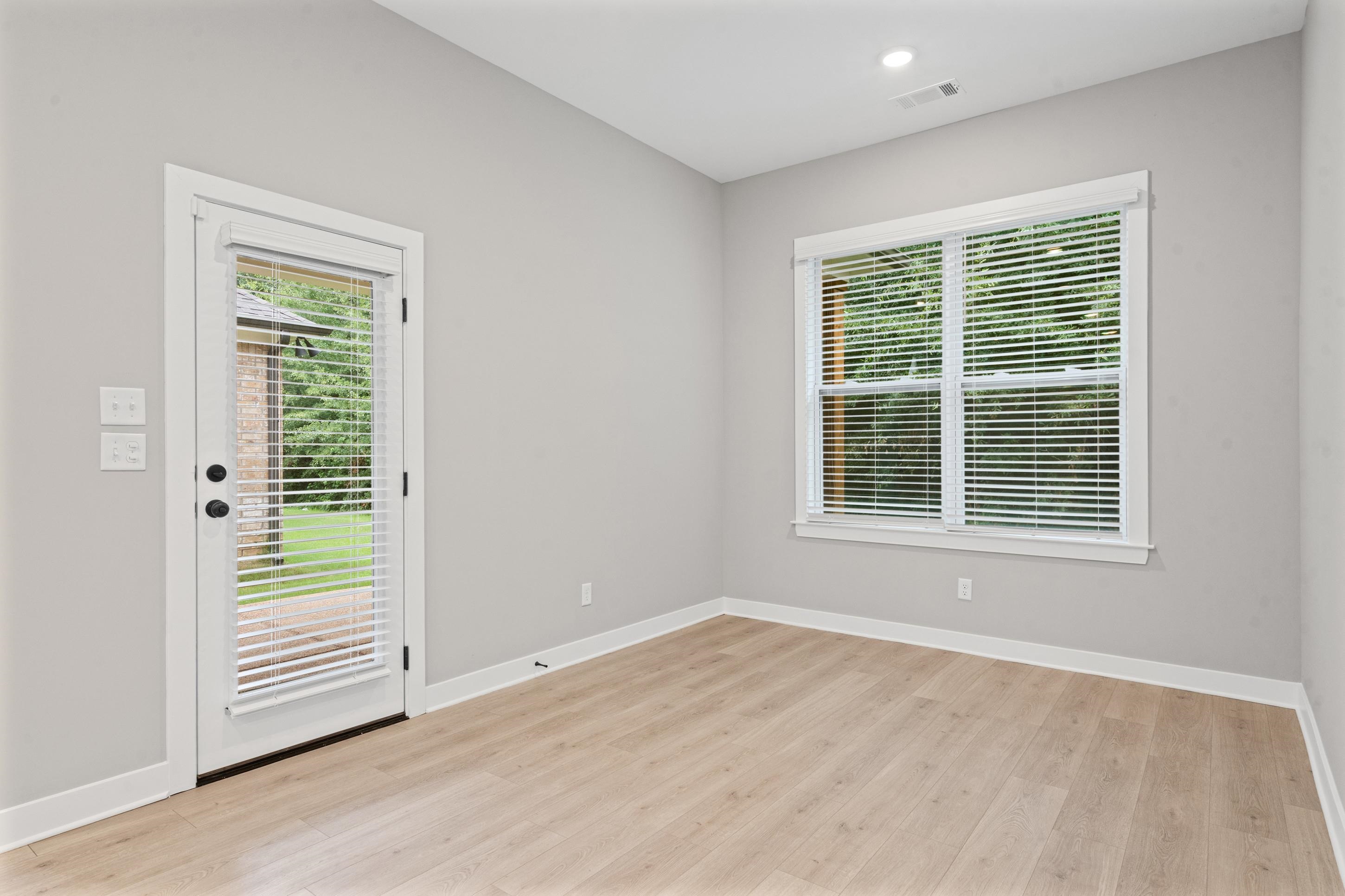 9940 Delphinium Dr N Property Photo 10