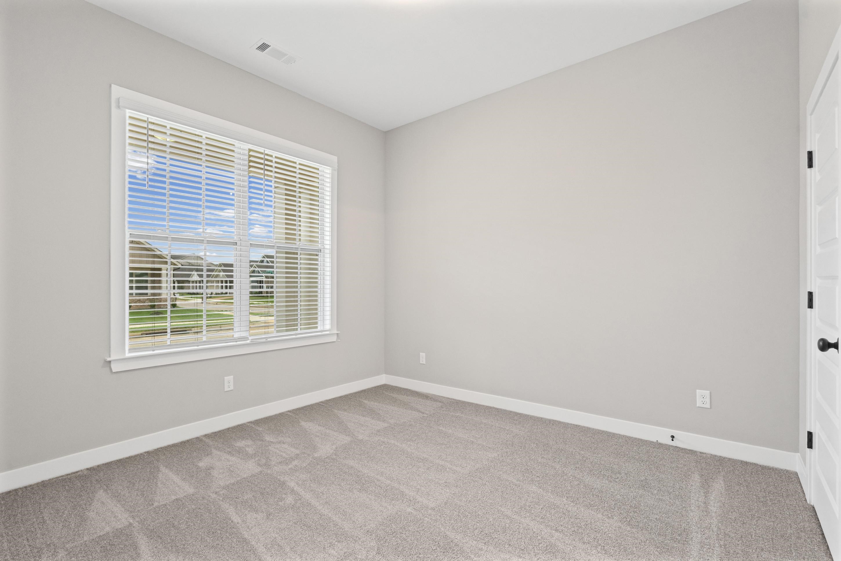 9940 Delphinium Dr N Property Photo 11