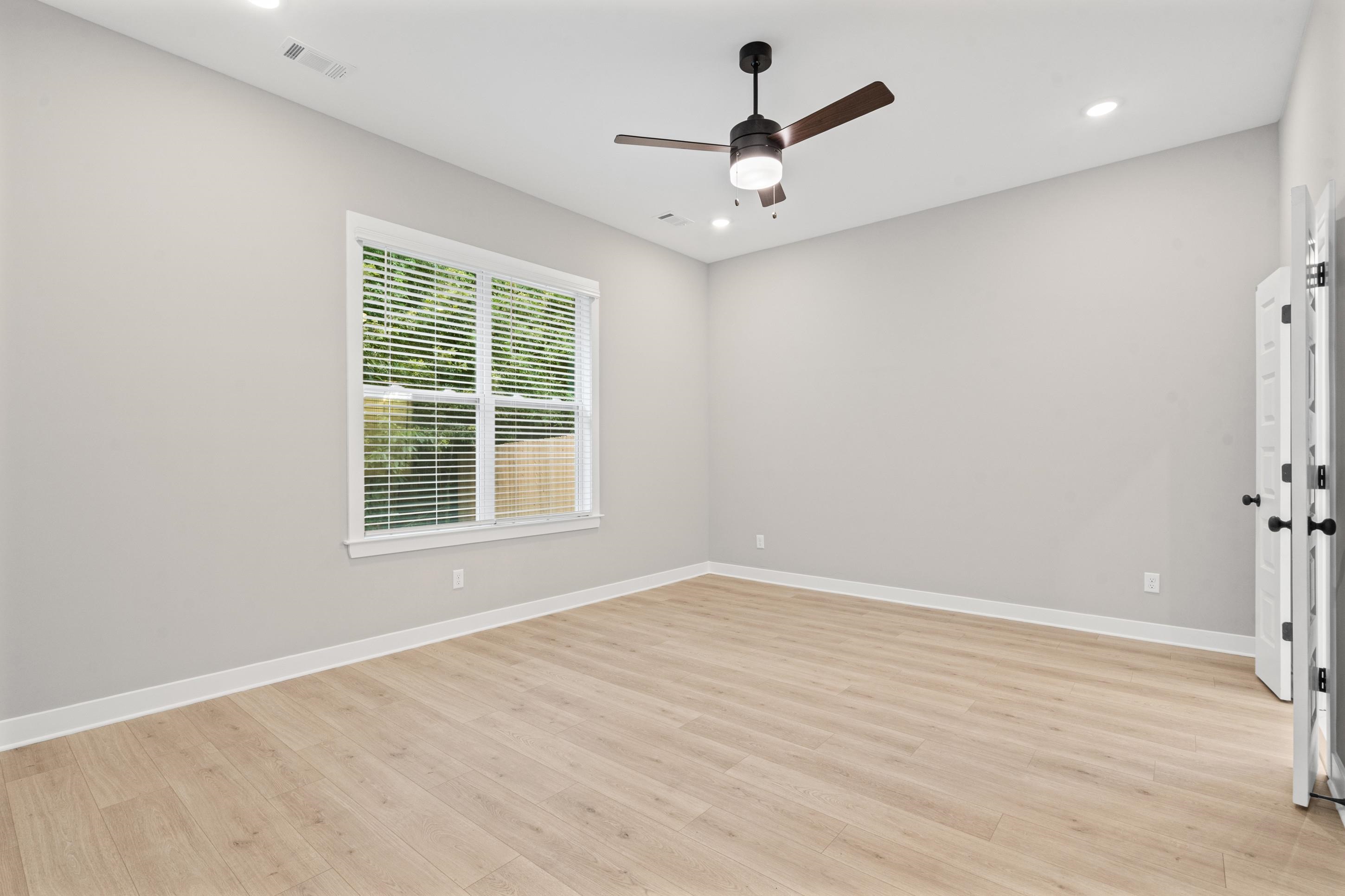 9940 Delphinium Dr N Property Photo 20