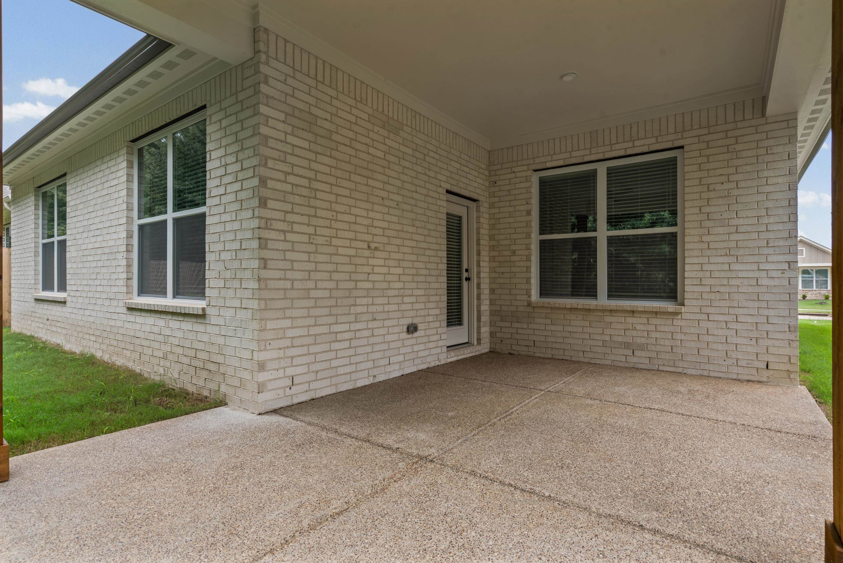9940 Delphinium Dr N Property Photo 24