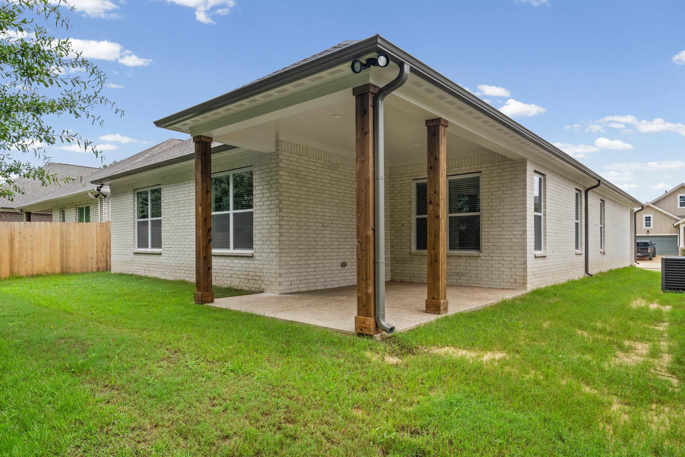 9940 Delphinium Dr N Property Photo 25