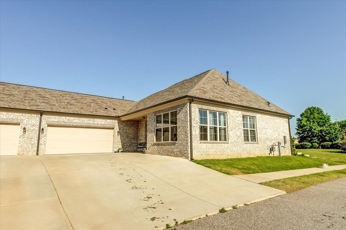 8705 Bedfordshire Dr Property Photo 33