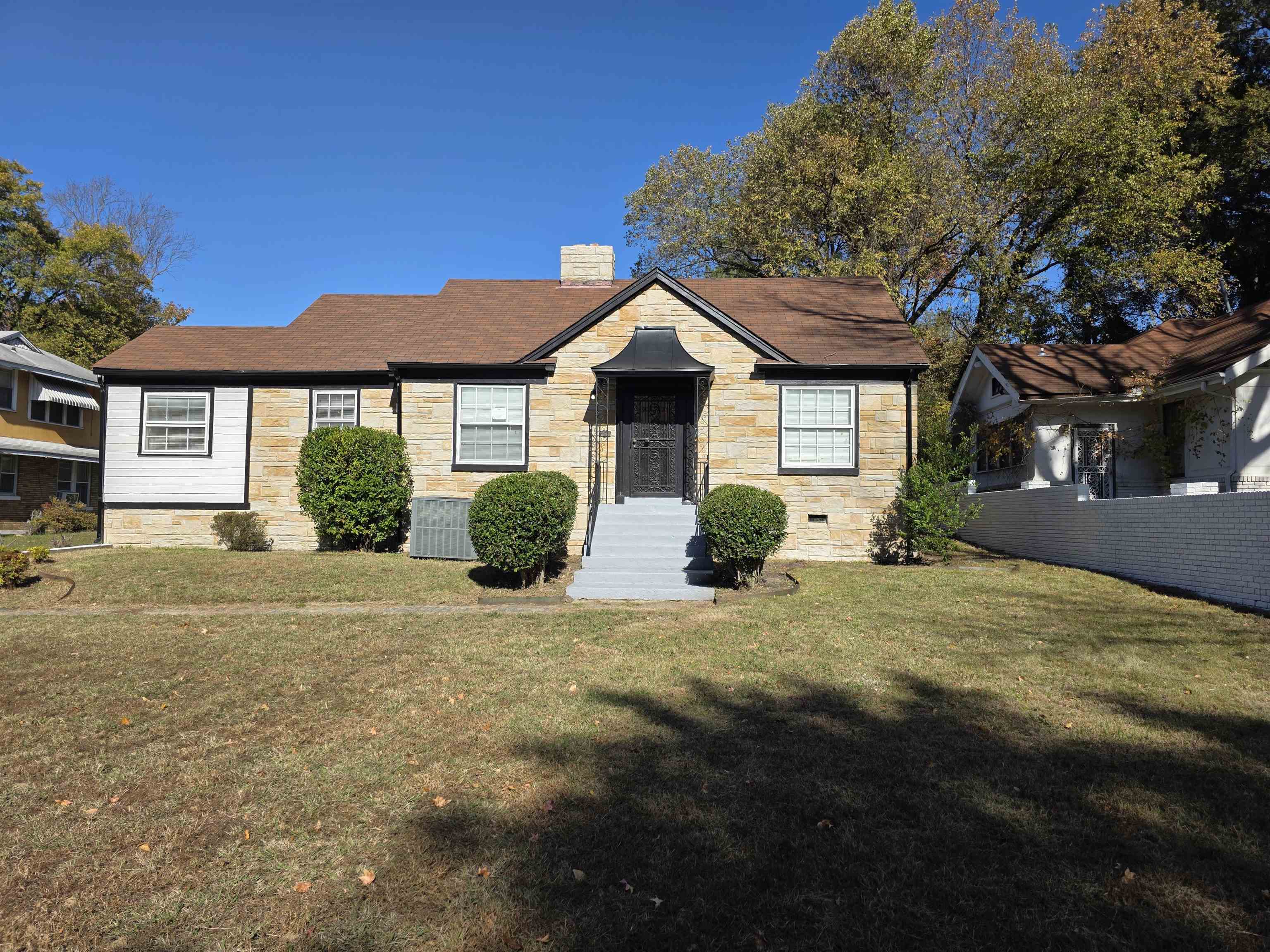 1736 S PARKWAY ST Property Photo 1