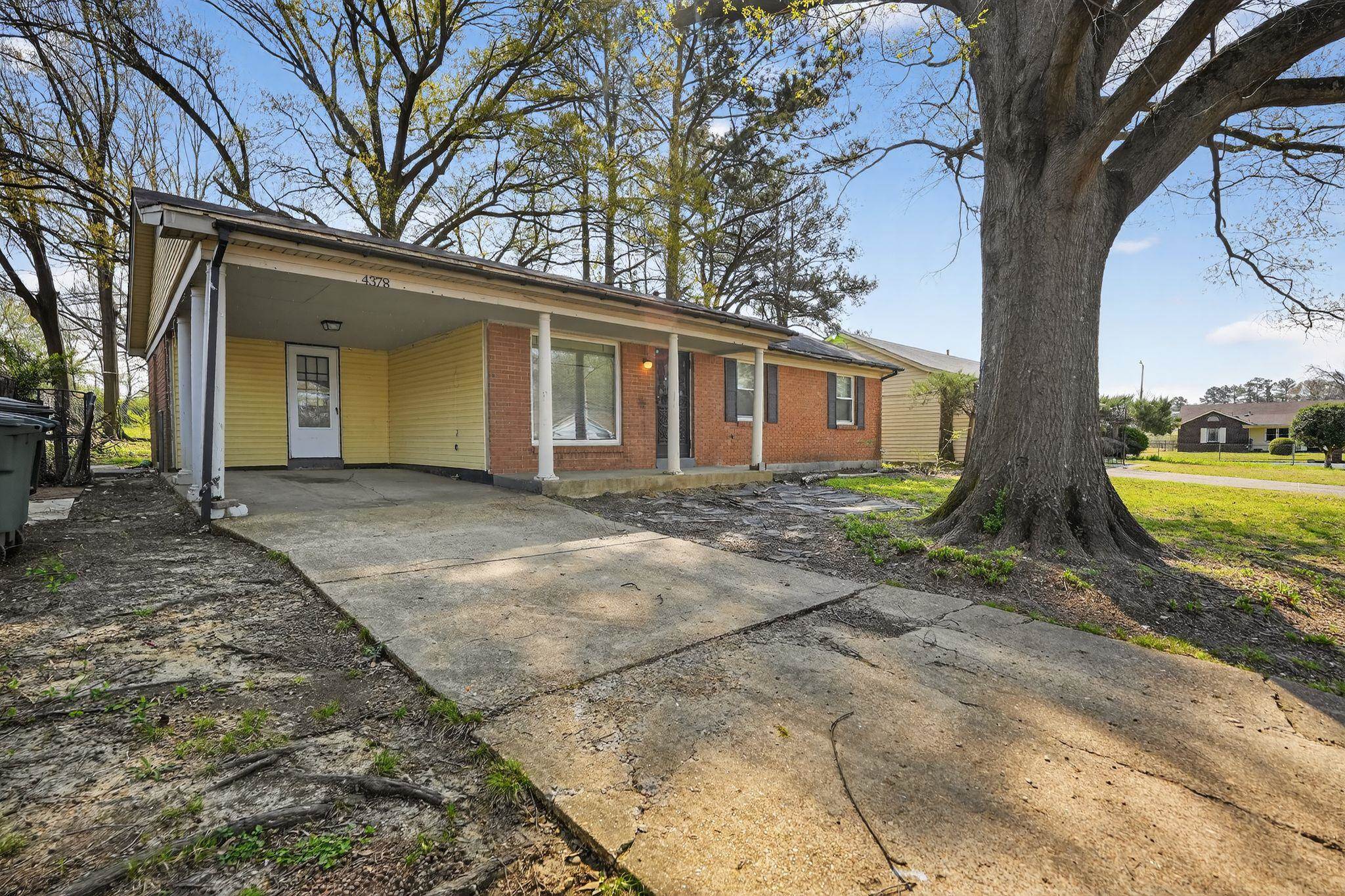 4378 Hawkeye St Property Photo 2