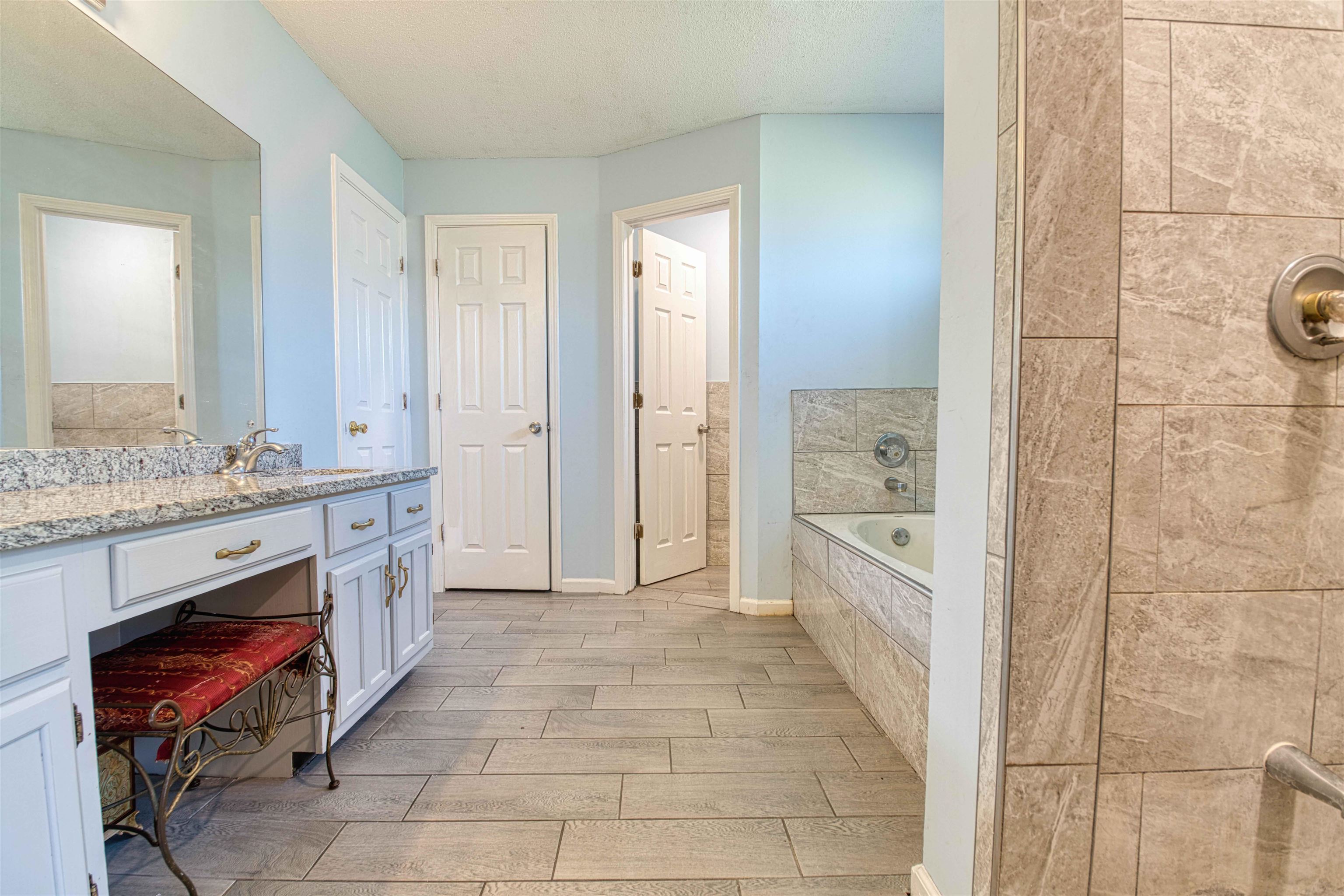 6348 Eastbrier Dr Property Photo 15