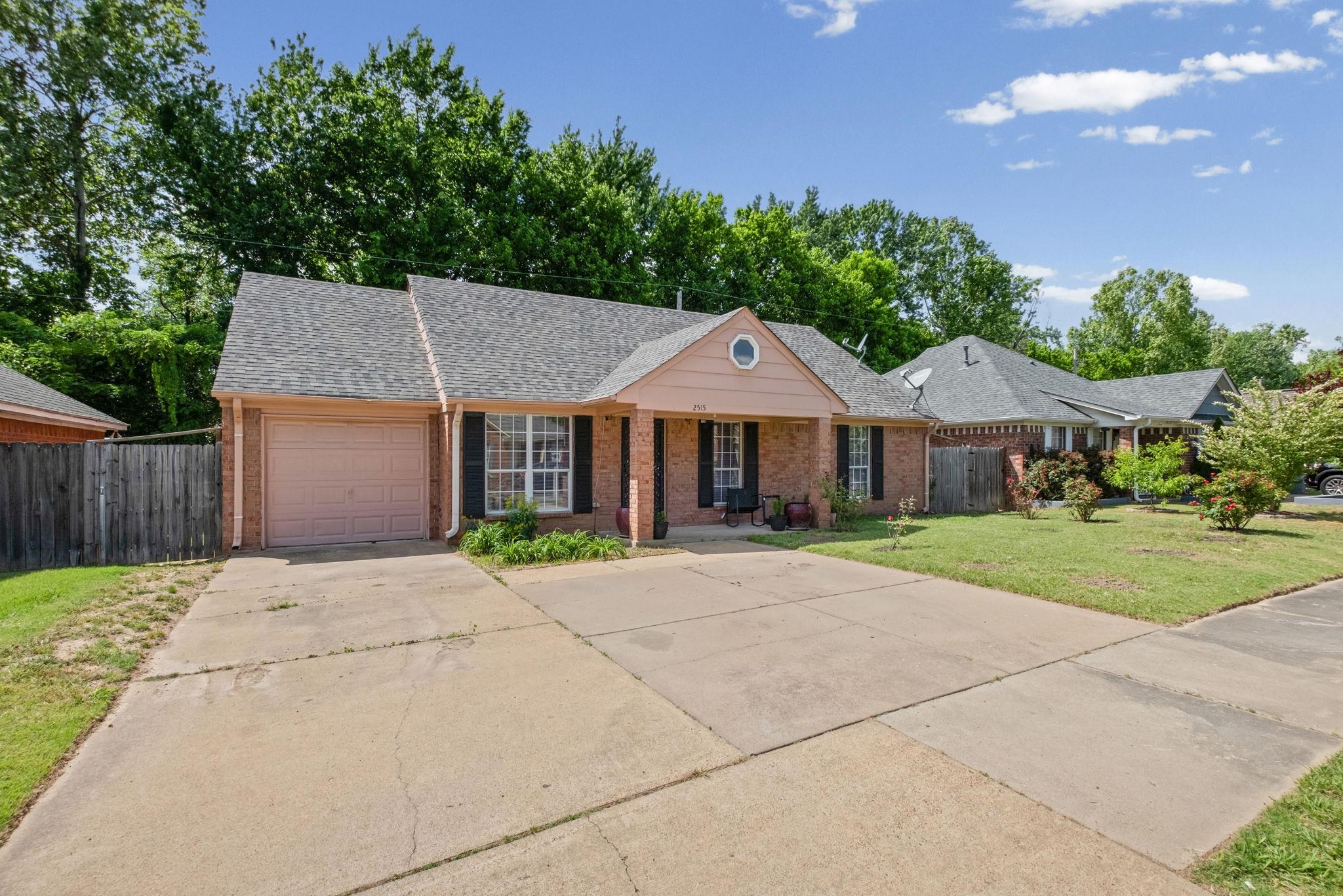 2515 Parkview Dr Property Photo 3