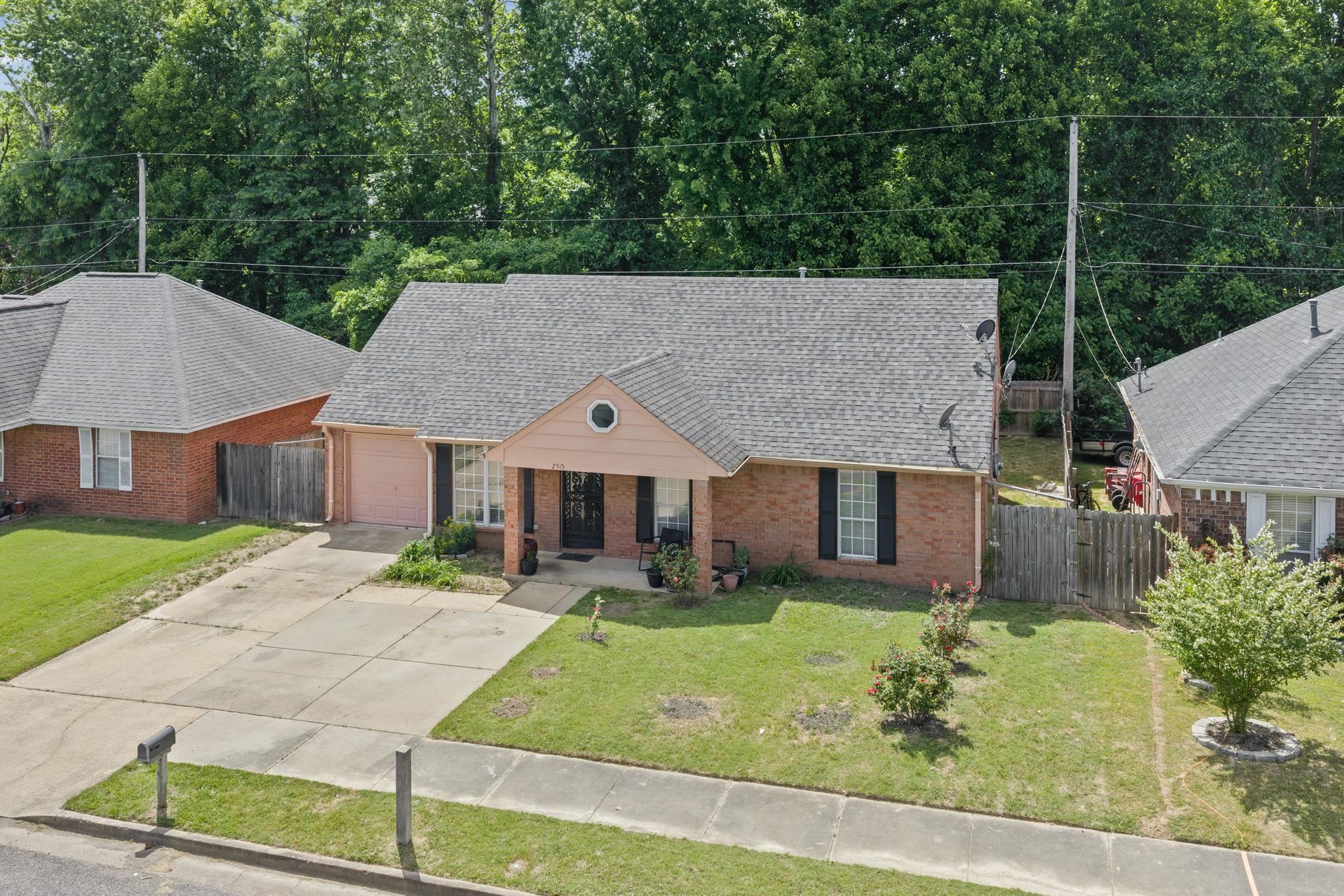 2515 Parkview Dr Property Photo 6
