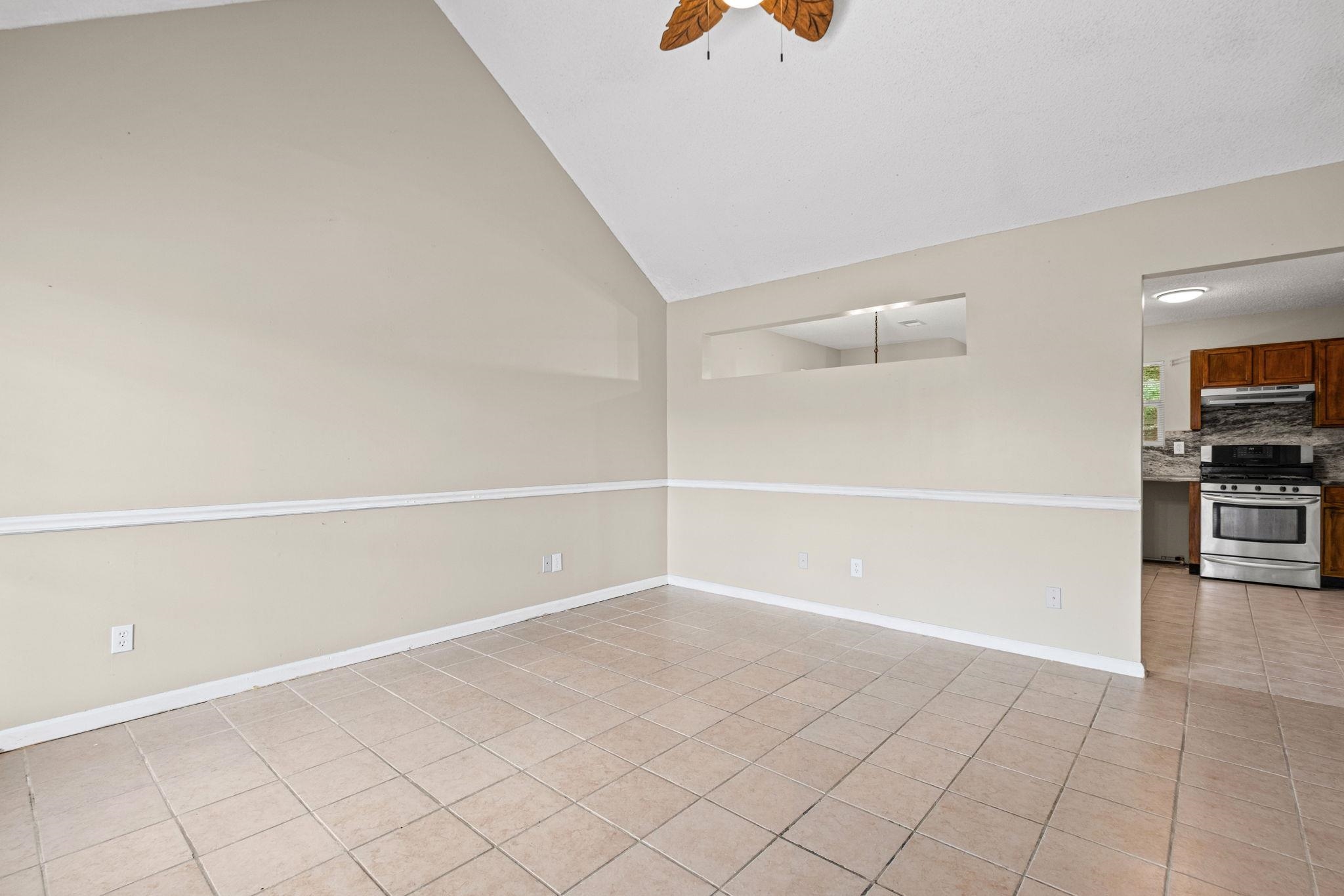 2515 Parkview Dr Property Photo 8