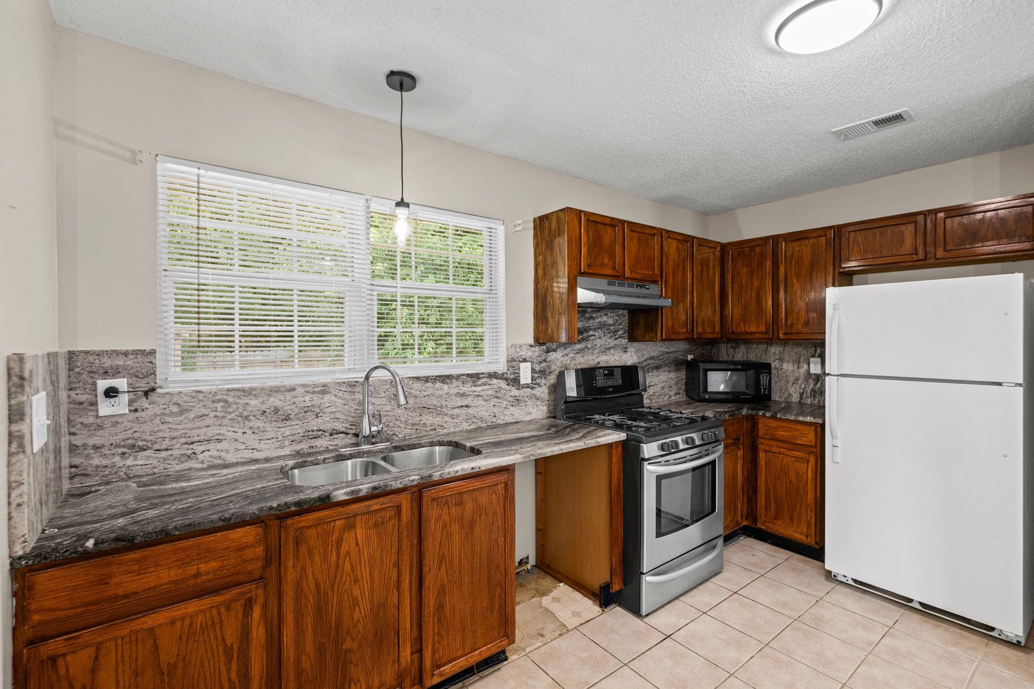 2515 Parkview Dr Property Photo 10