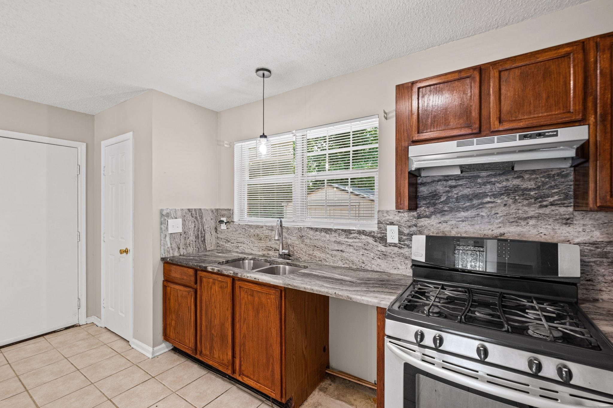 2515 Parkview Dr Property Photo 11