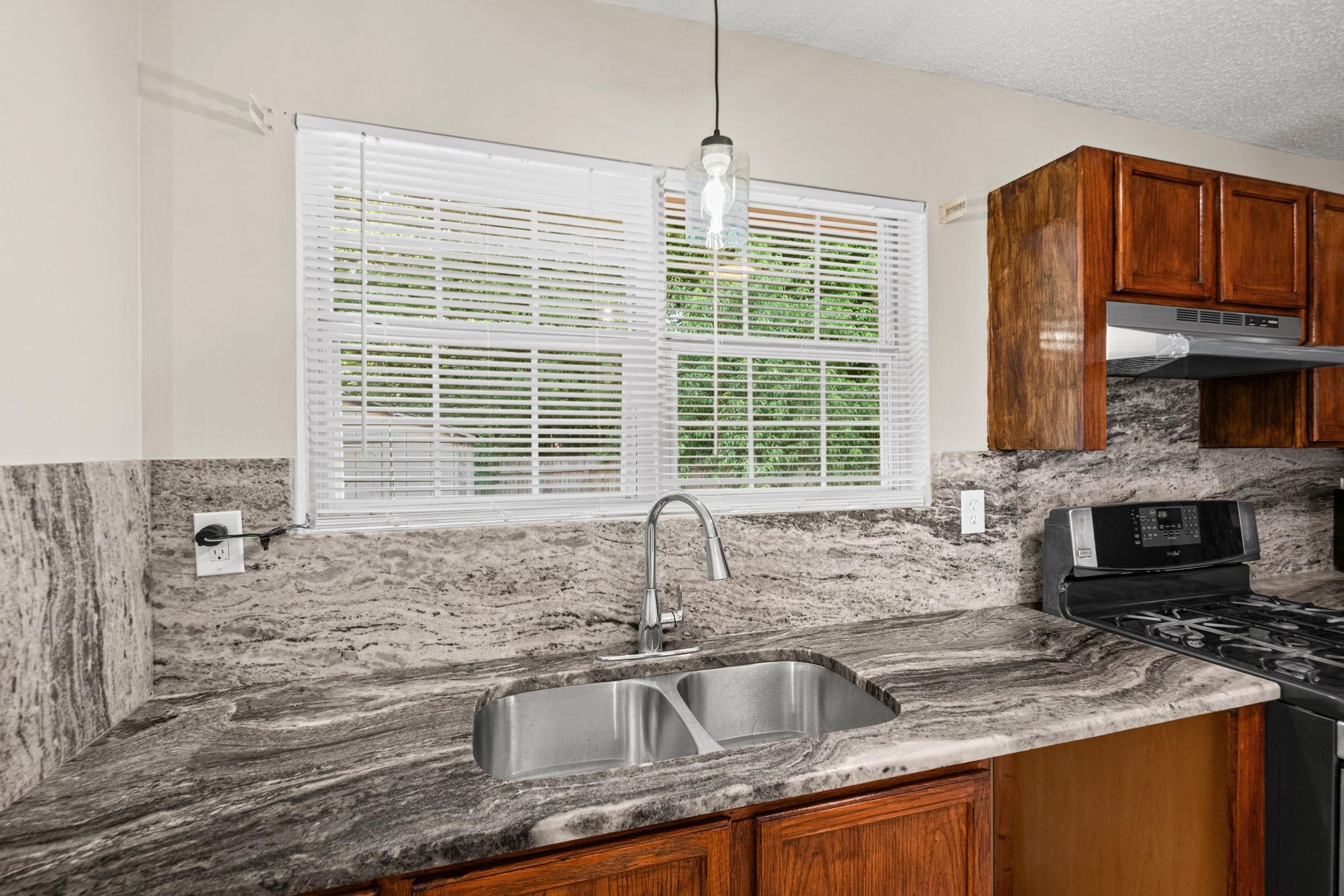 2515 Parkview Dr Property Photo 12