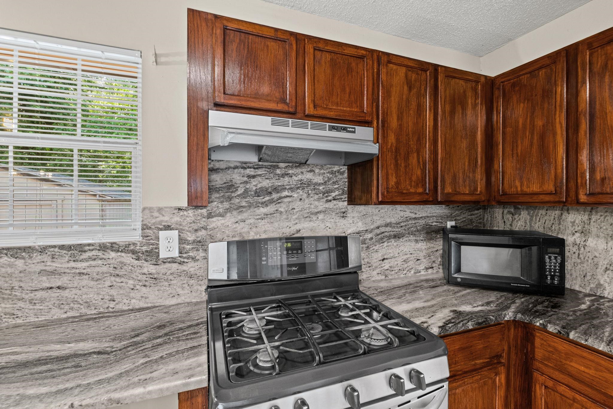 2515 Parkview Dr Property Photo 13
