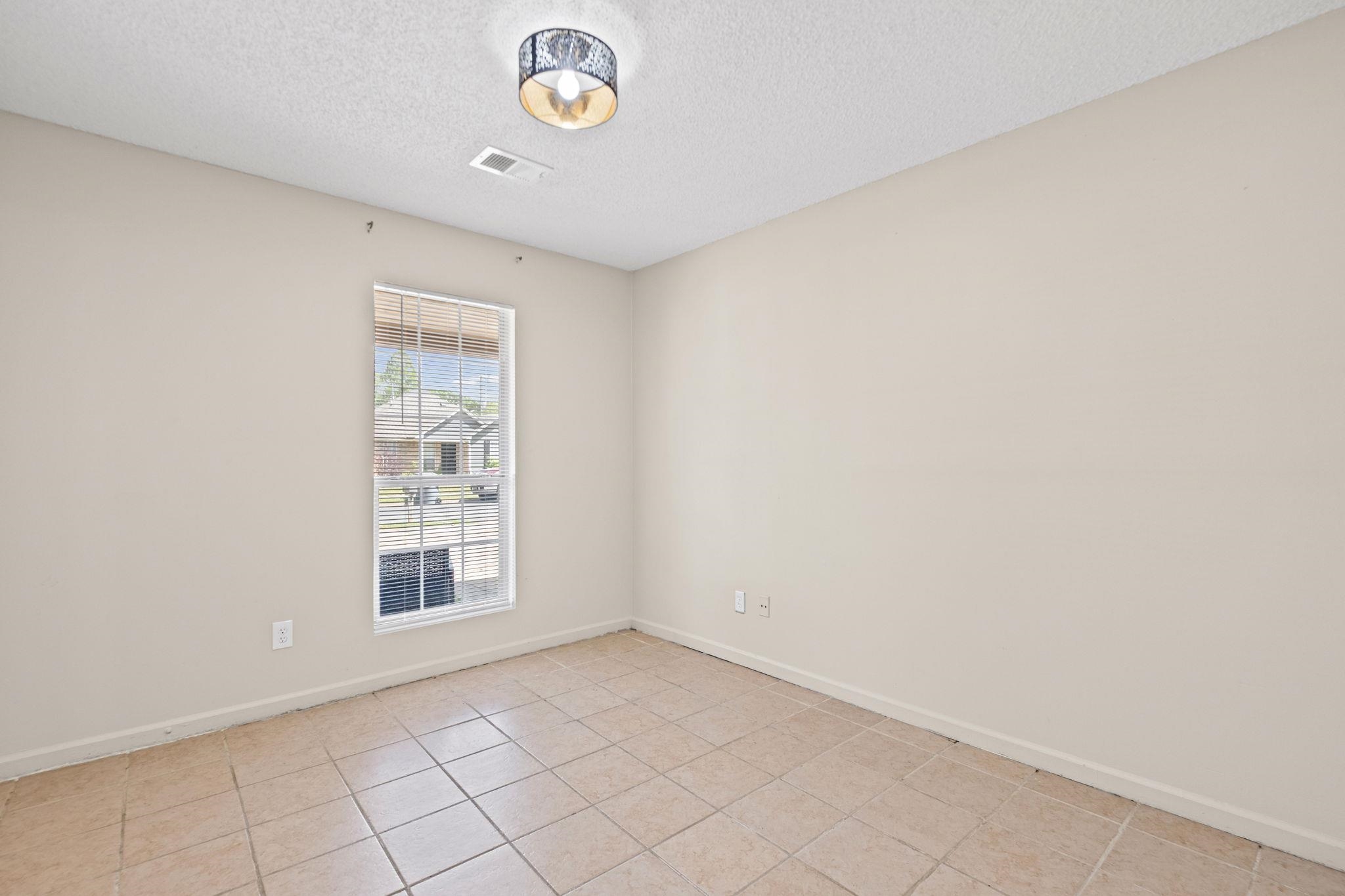 2515 Parkview Dr Property Photo 19