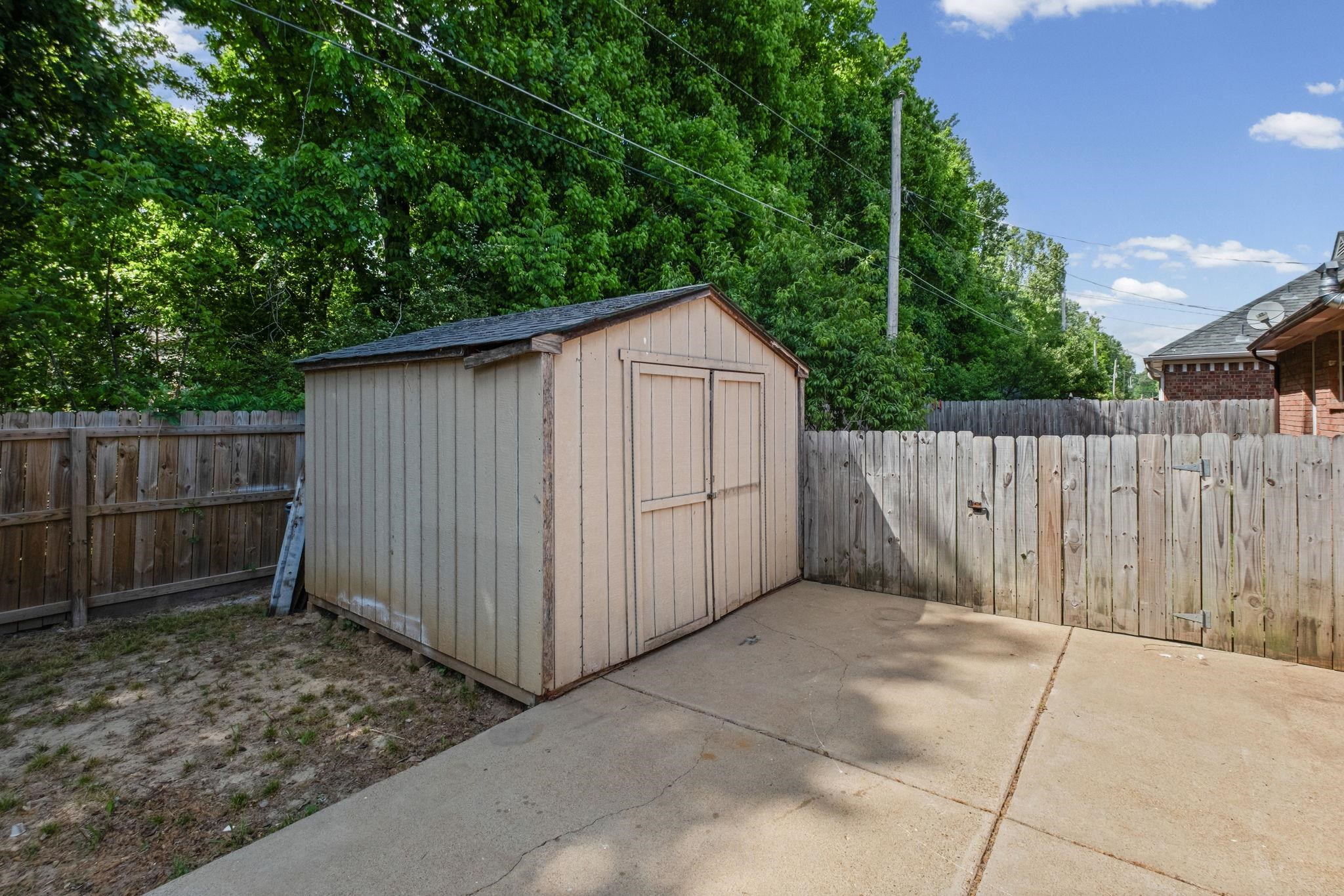 2515 Parkview Dr Property Photo 24