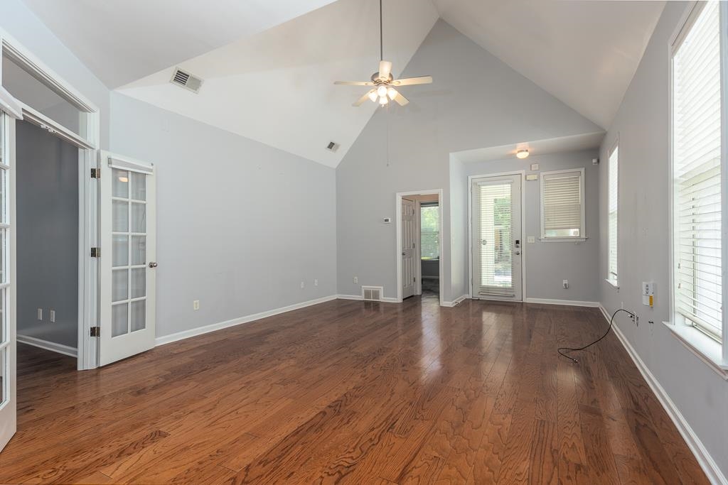 1340 Island Town Dr Property Photo 4