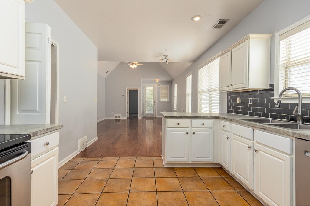 1340 Island Town Dr Property Photo 6
