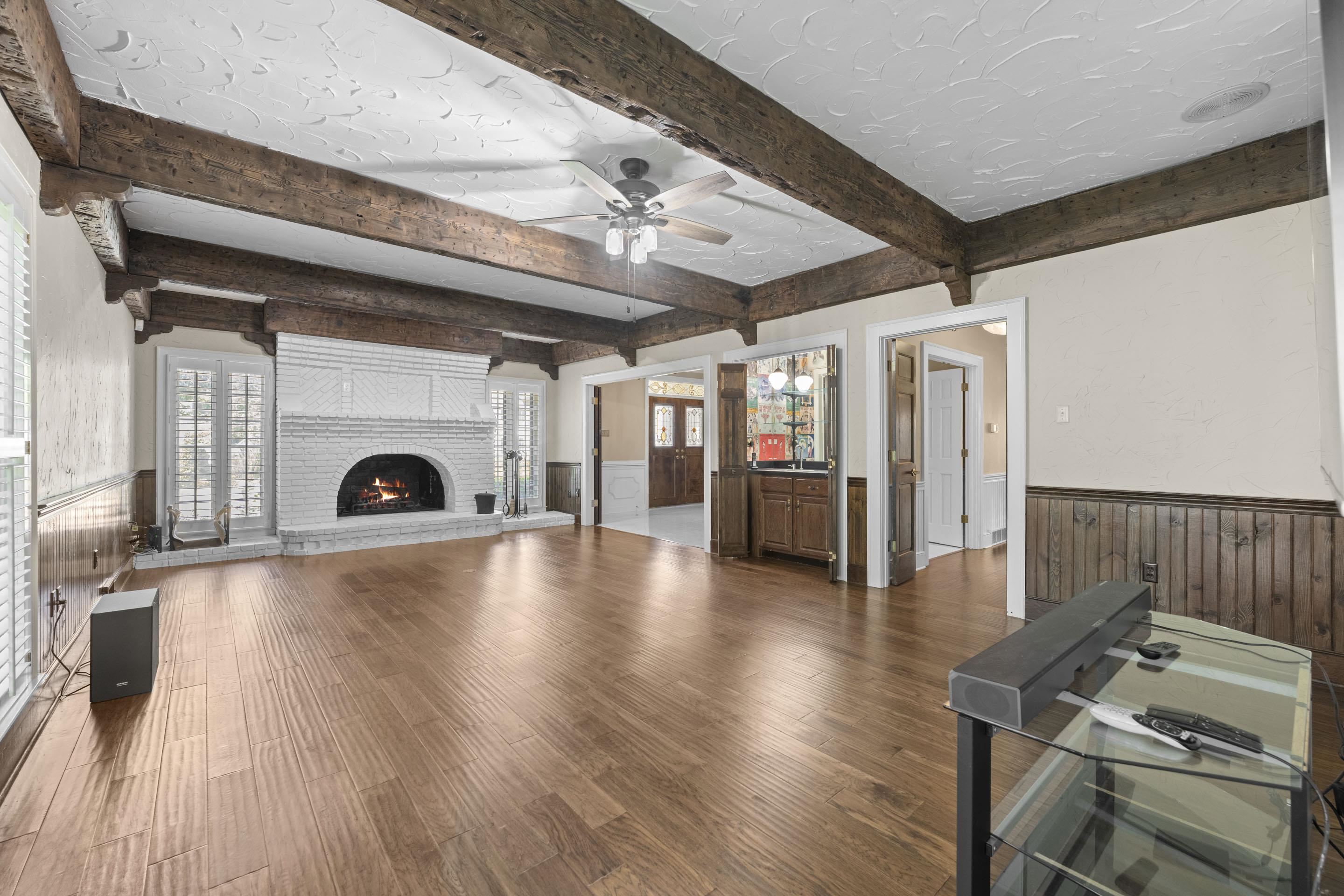 8449 Lansingwood Cv Property Photo 7