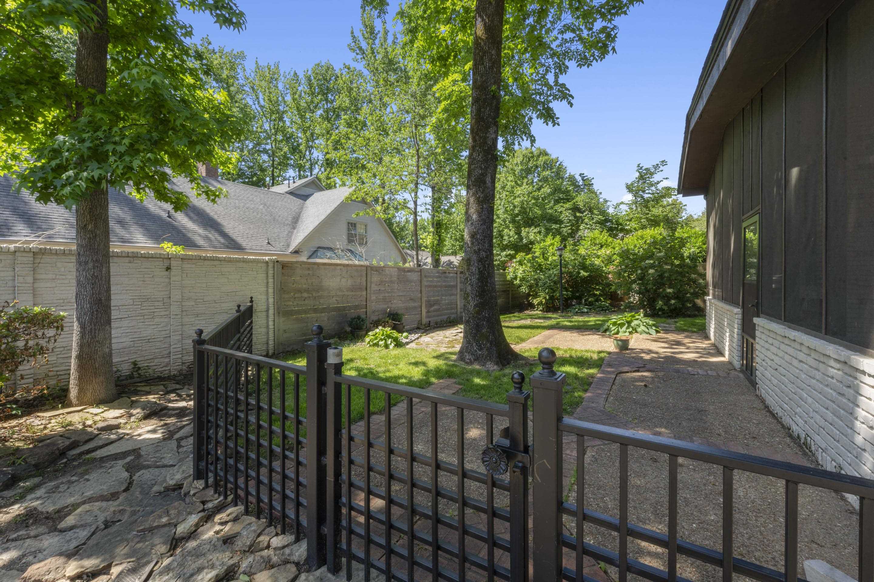 8449 Lansingwood Cv Property Photo 27