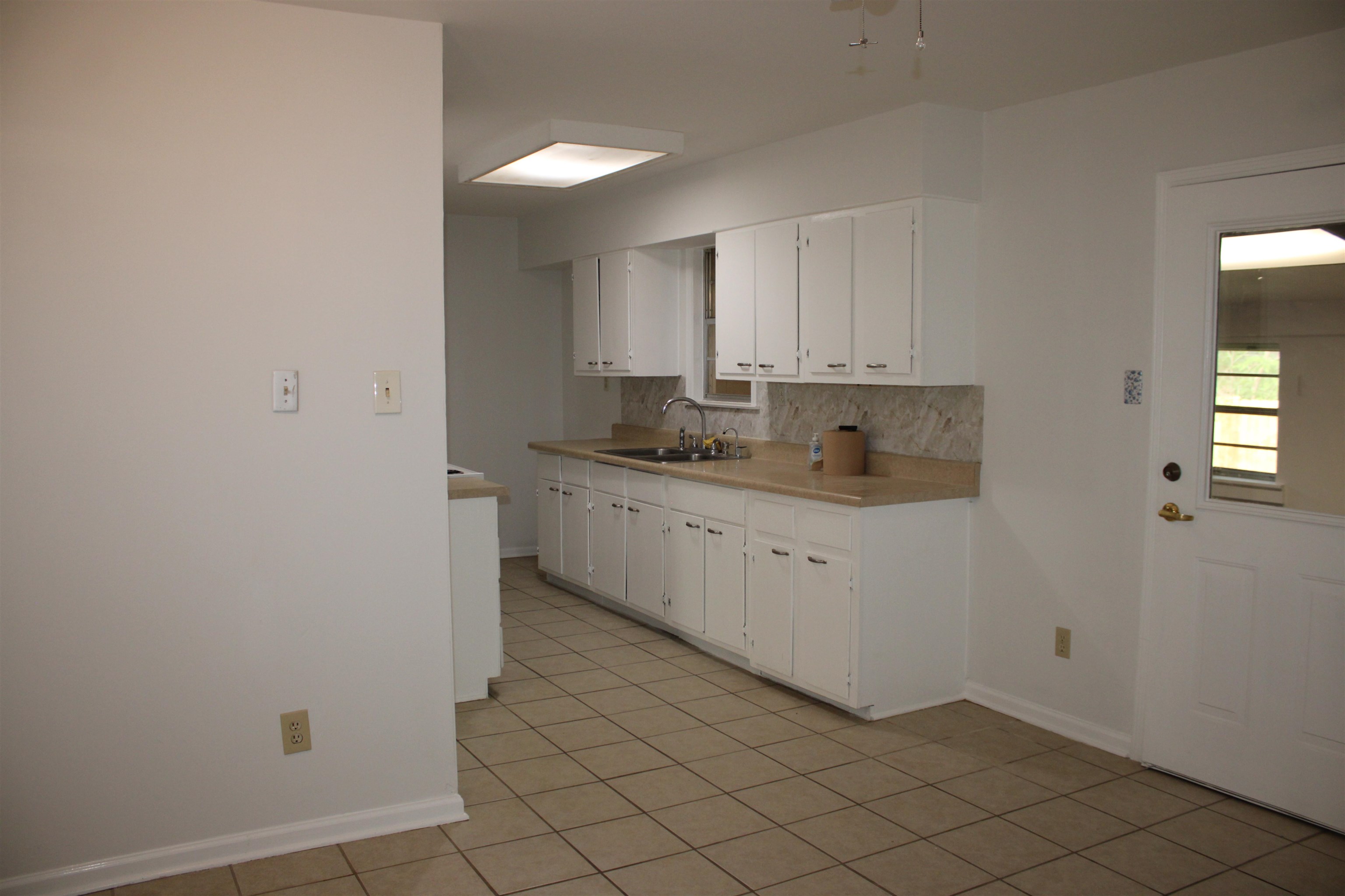 5552 Millbranch Rd Property Photo 9