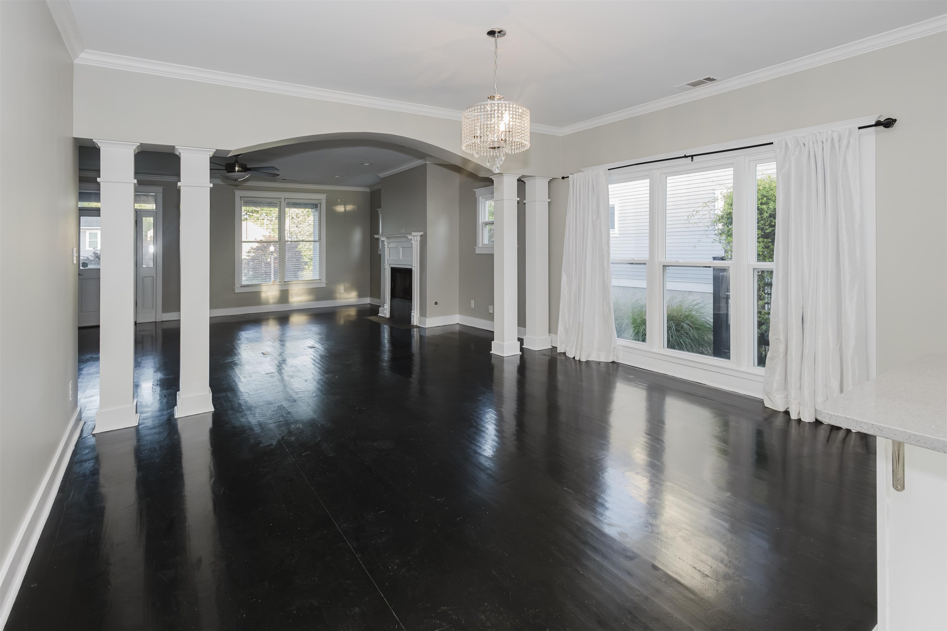 357 Angelus St Property Photo 8
