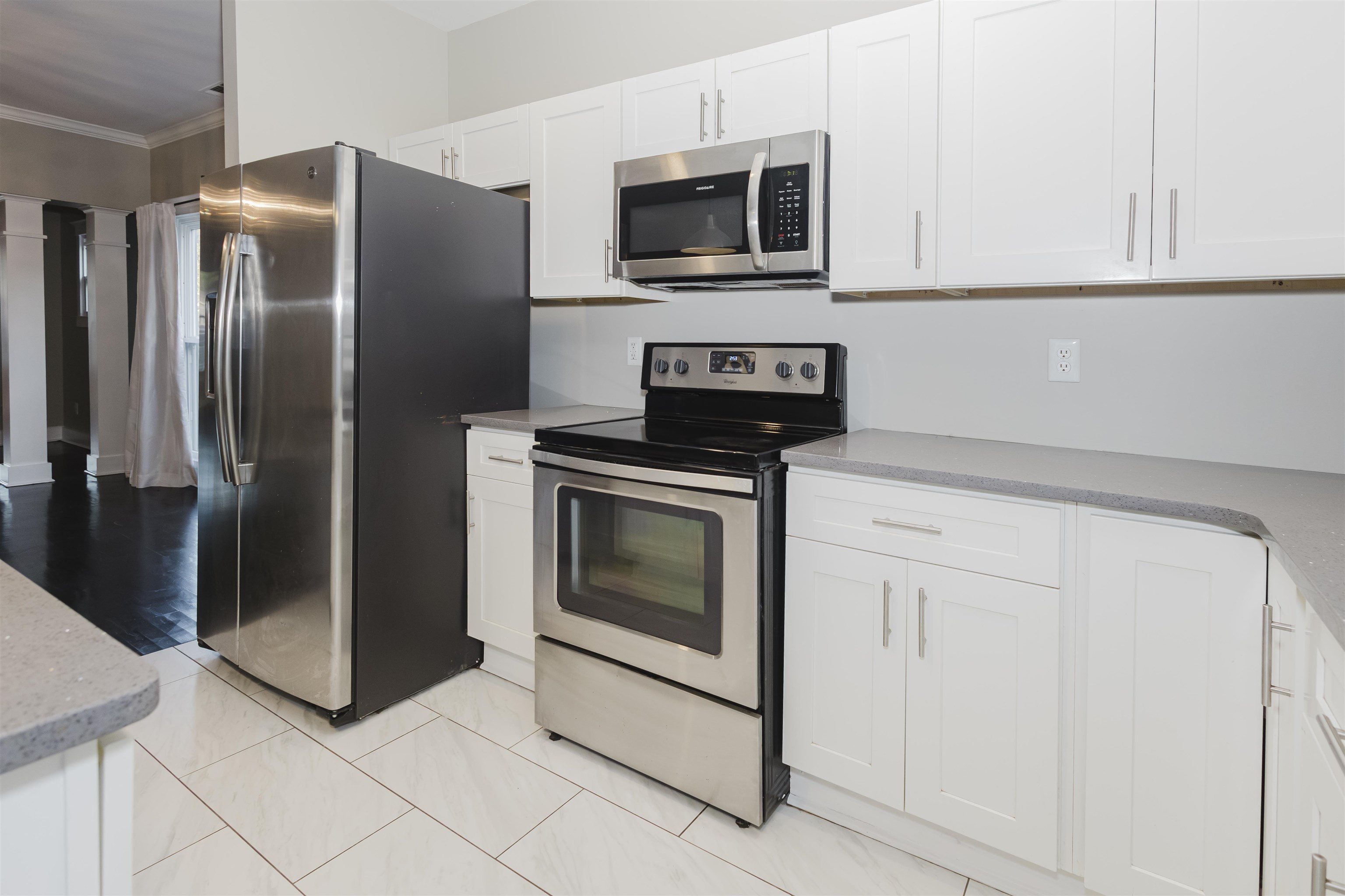 357 Angelus St Property Photo 12