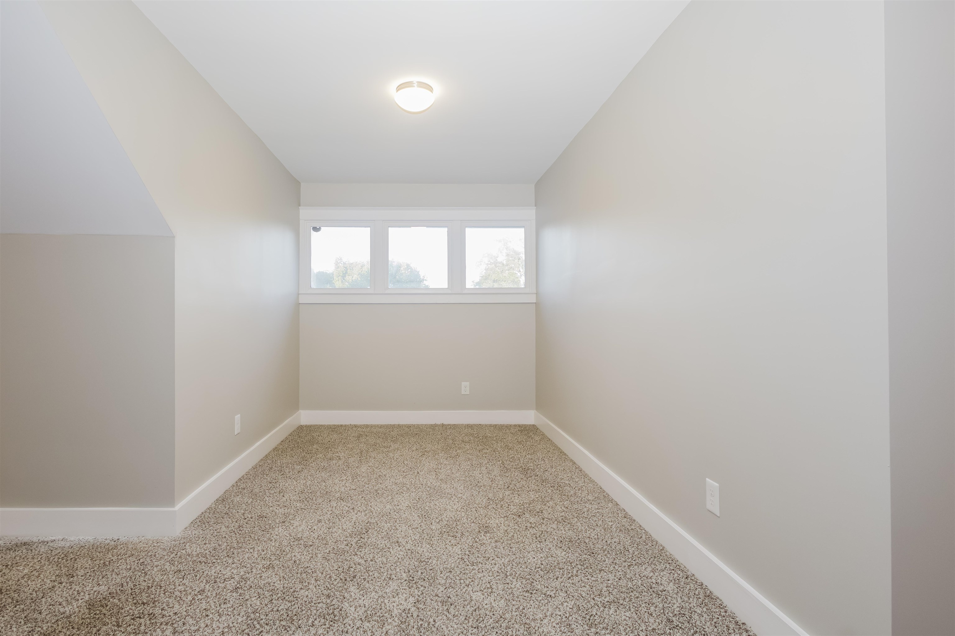 357 Angelus St Property Photo 30
