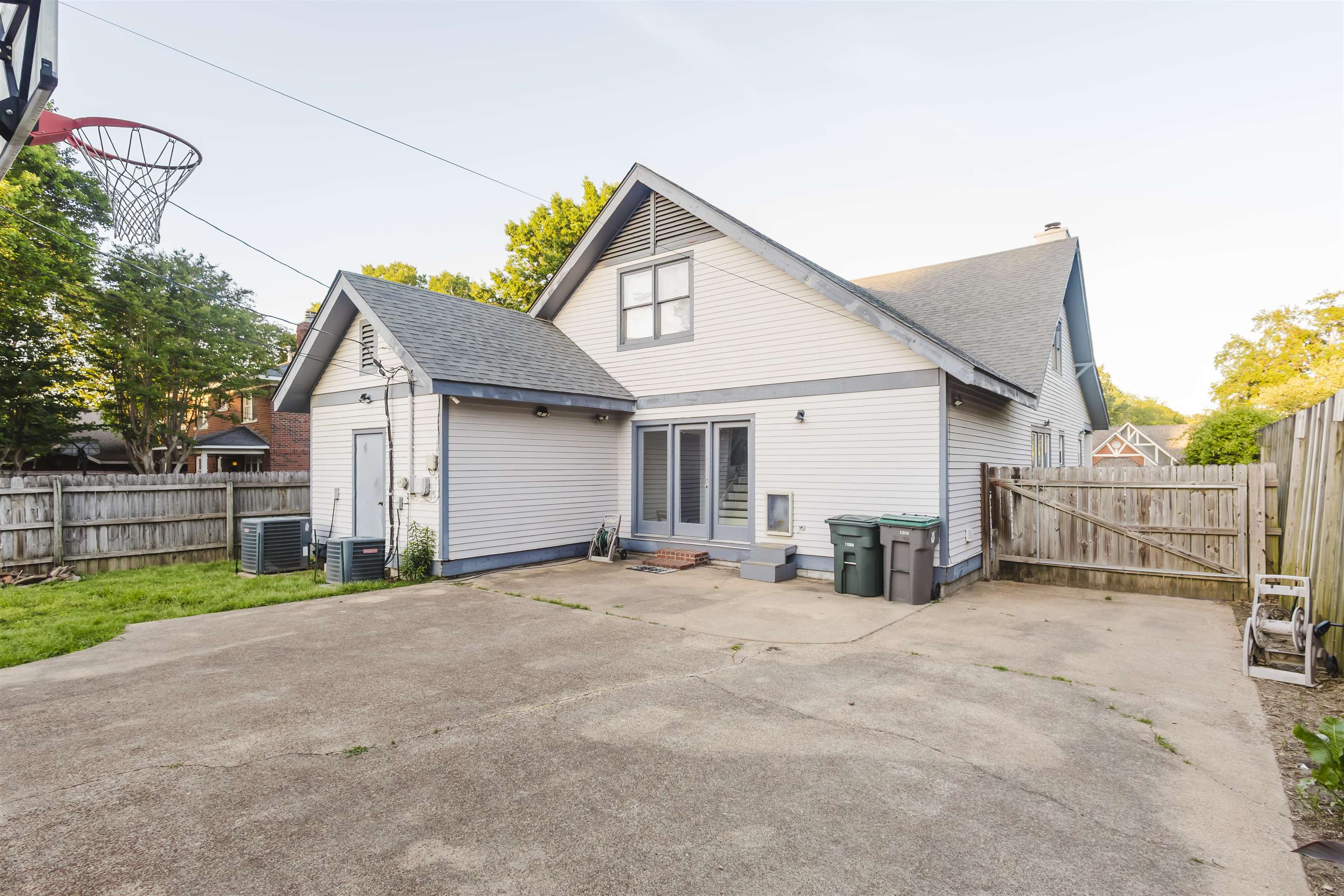 357 Angelus St Property Photo 39