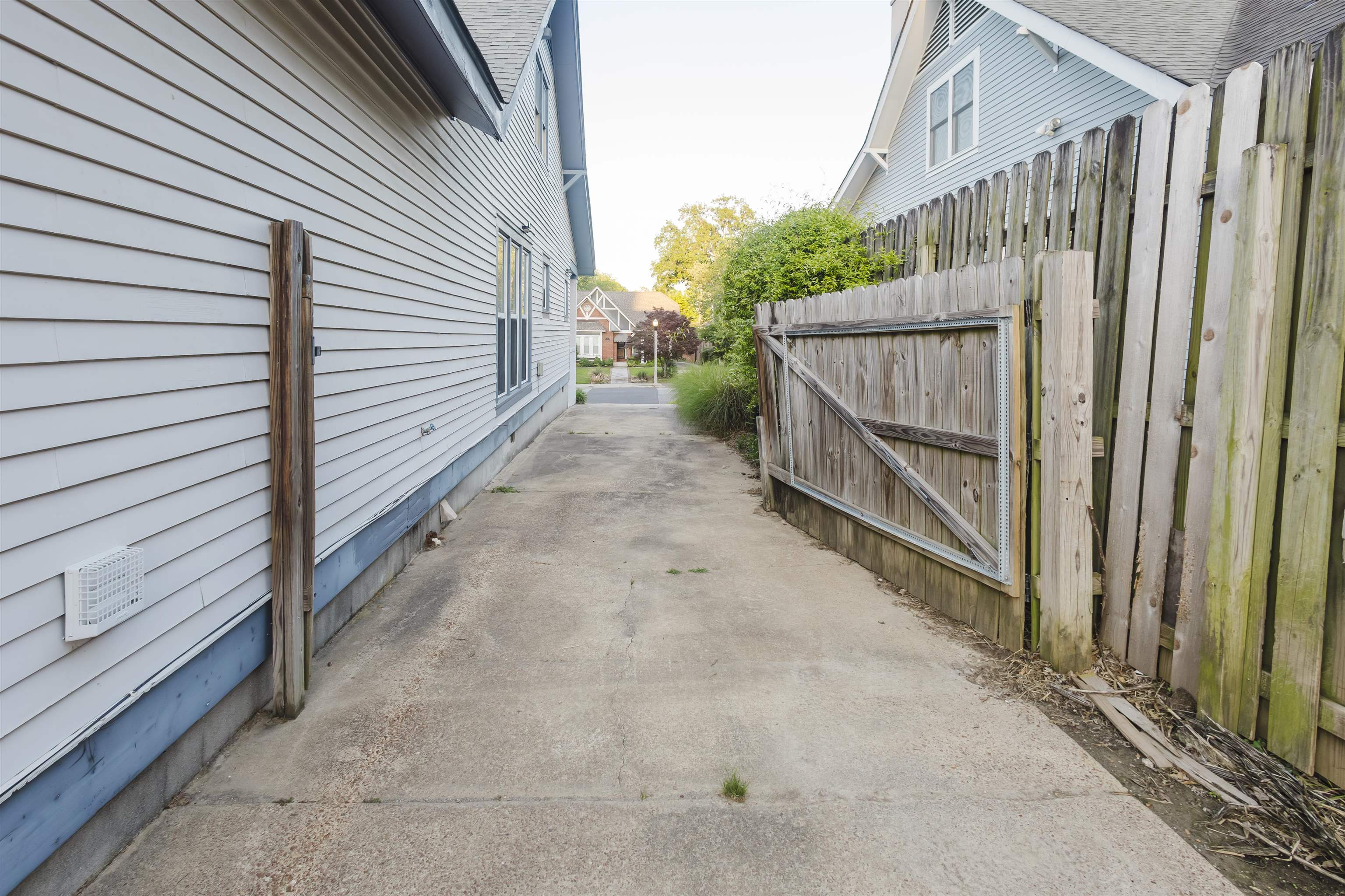 357 Angelus St Property Photo 40