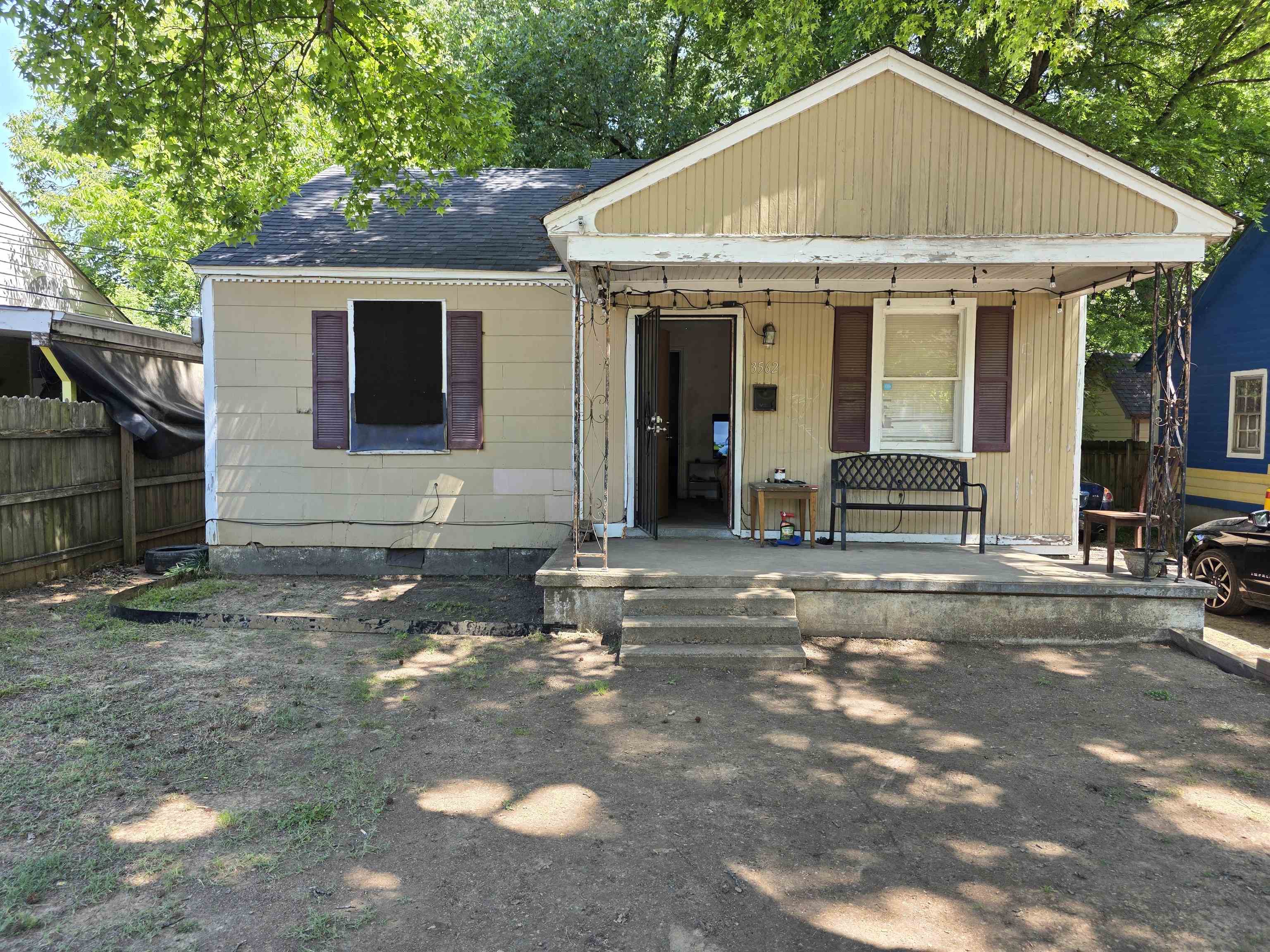 3562 VERNON AVE Property Photo 1