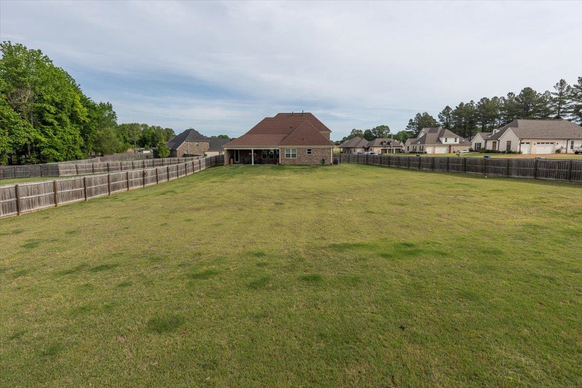 5345 E Pointe Dr Property Photo 6