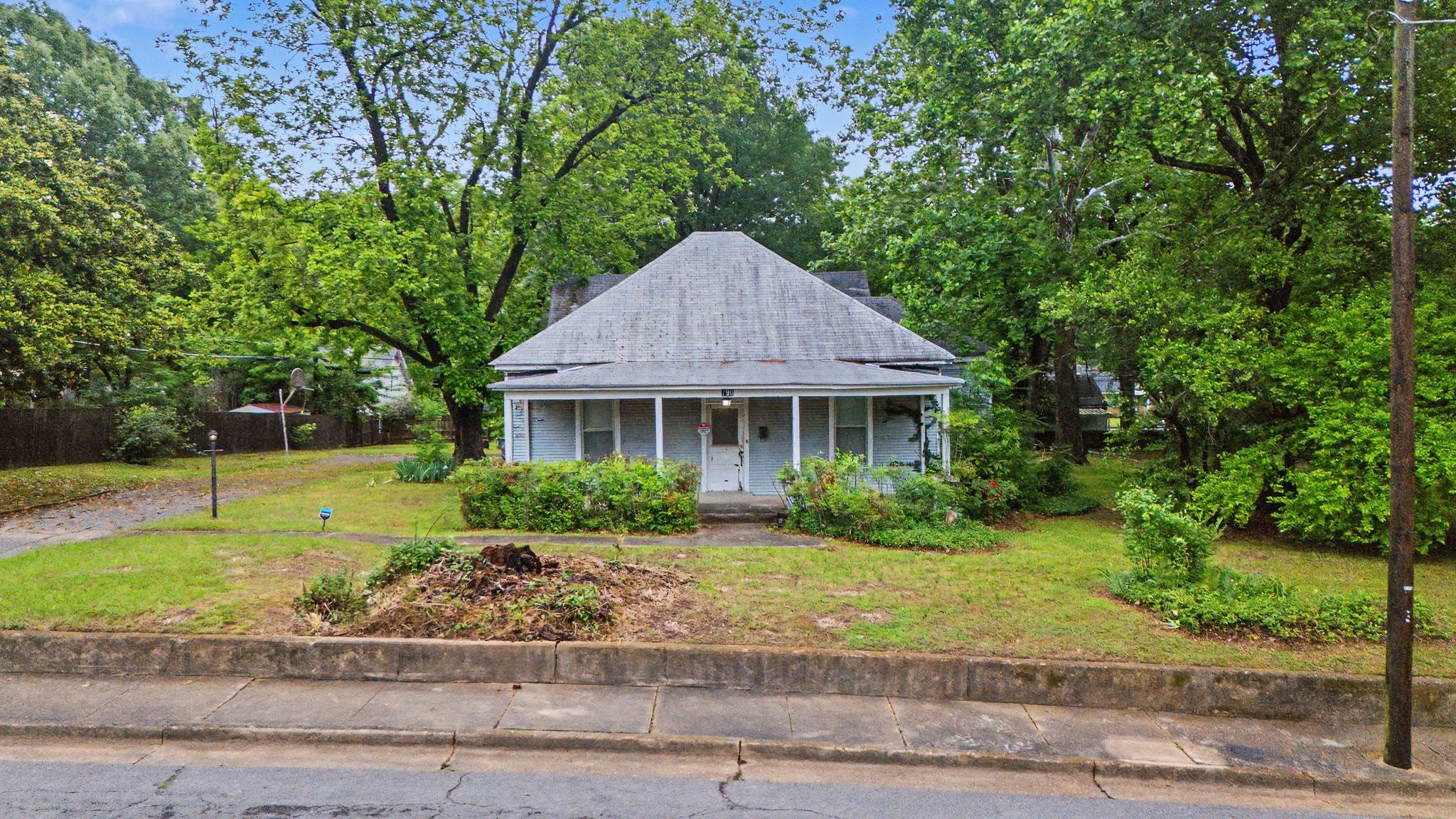 790 Colonial Rd Property Photo 3