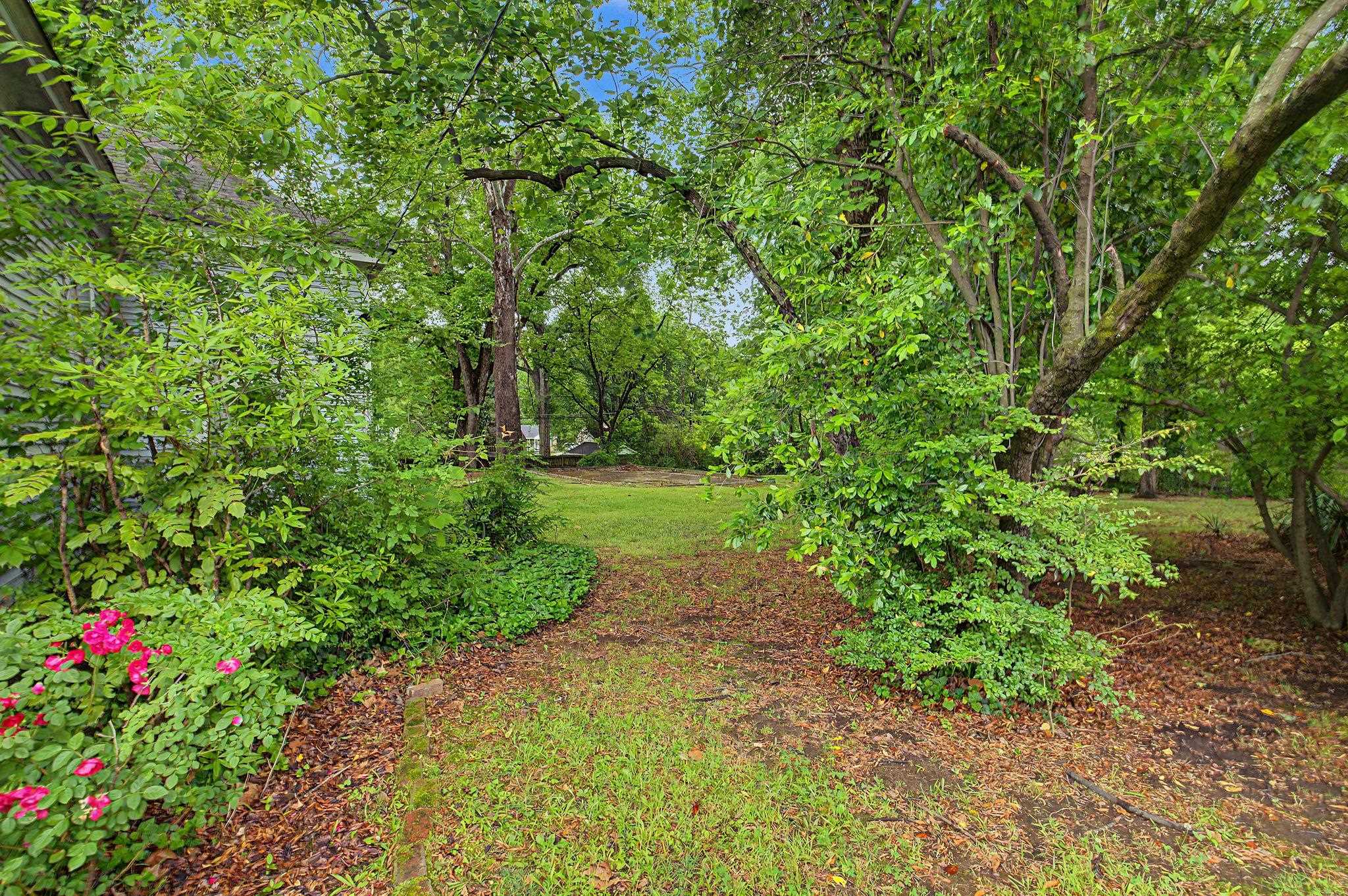790 Colonial Rd Property Photo 13
