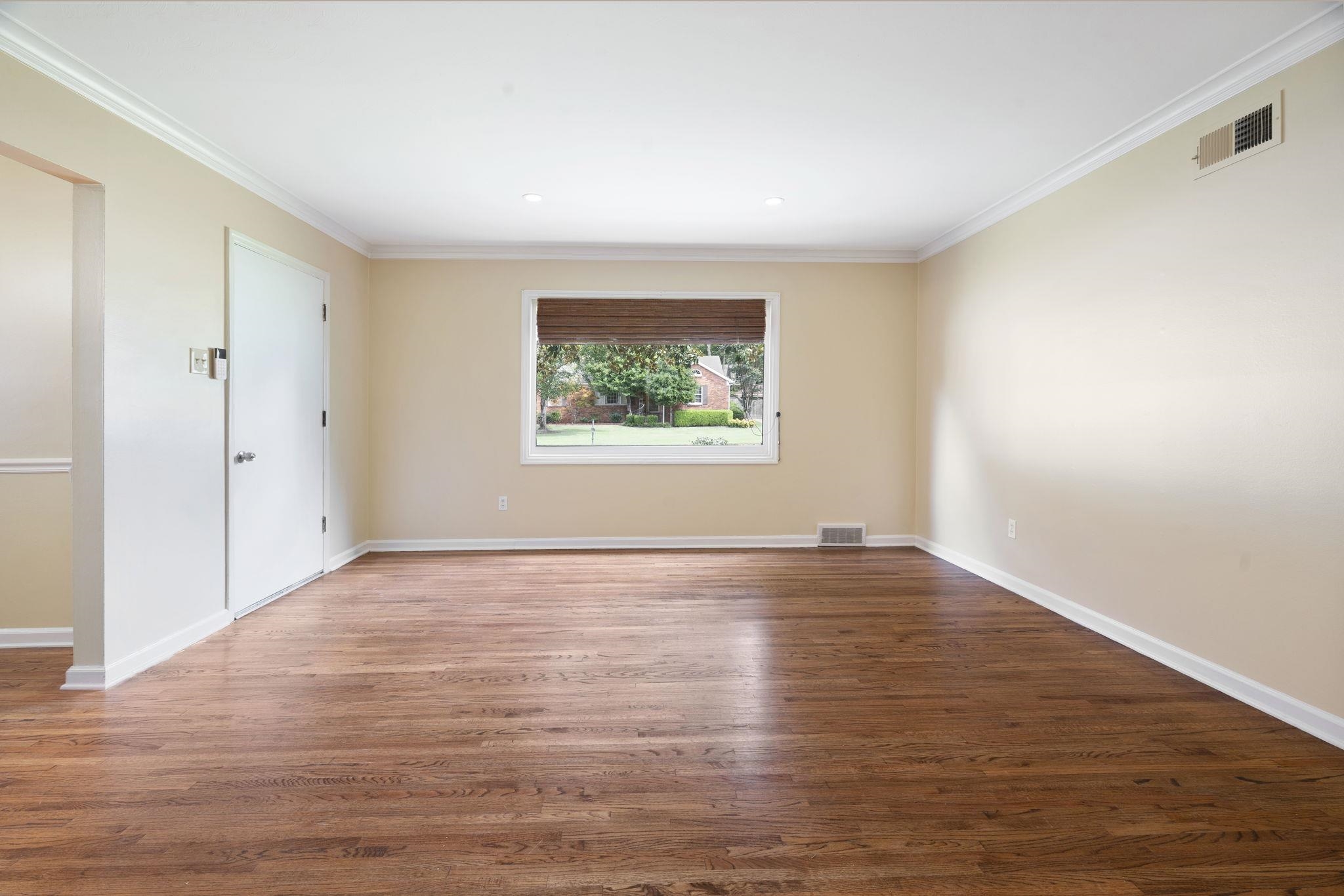 209 Leonora Dr Property Photo 4