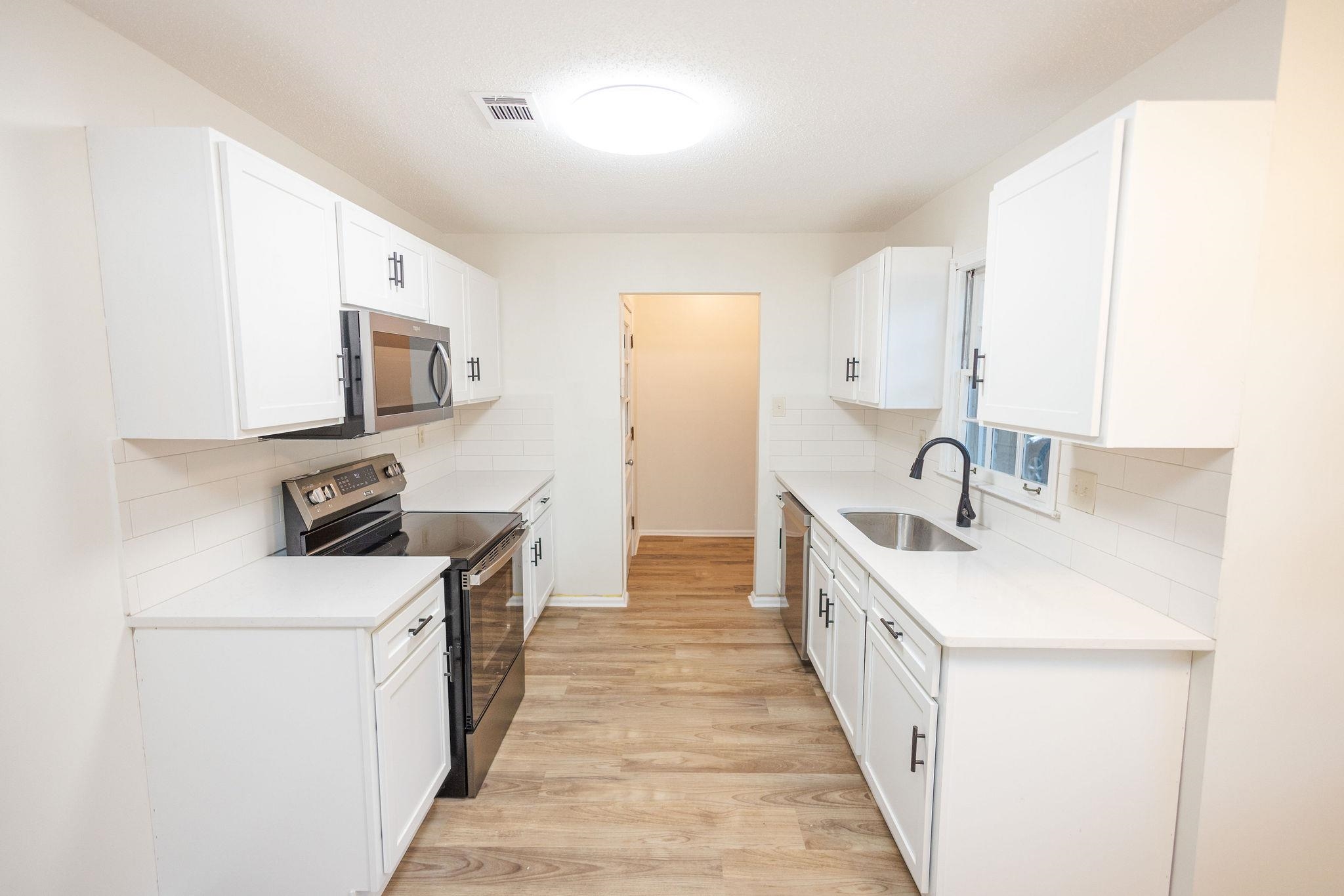 3217 Joslyn St Property Photo 5